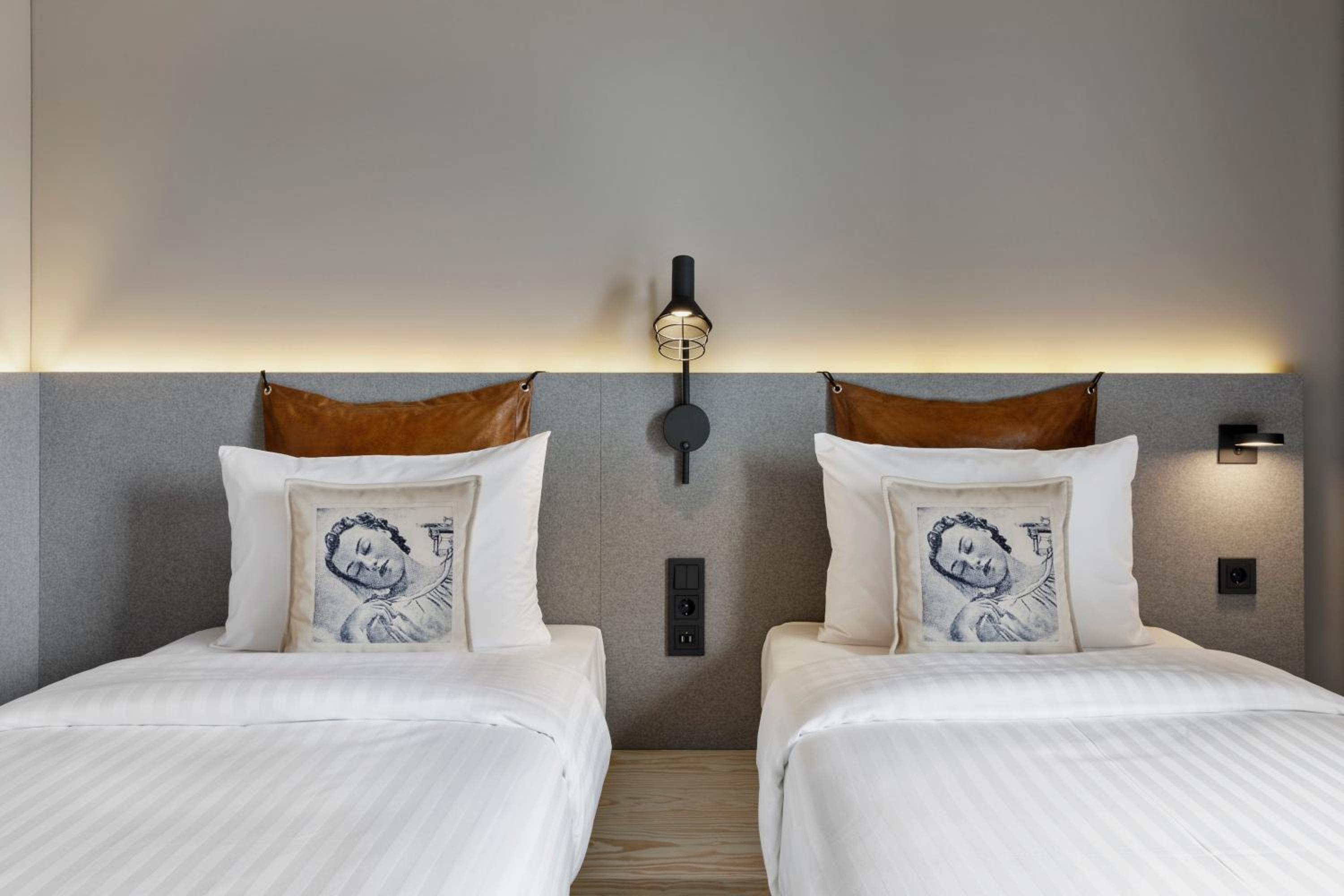 Moxy Twin Sleeper, Guest room, 2 Twin/Single Bed(s) - Photo 3