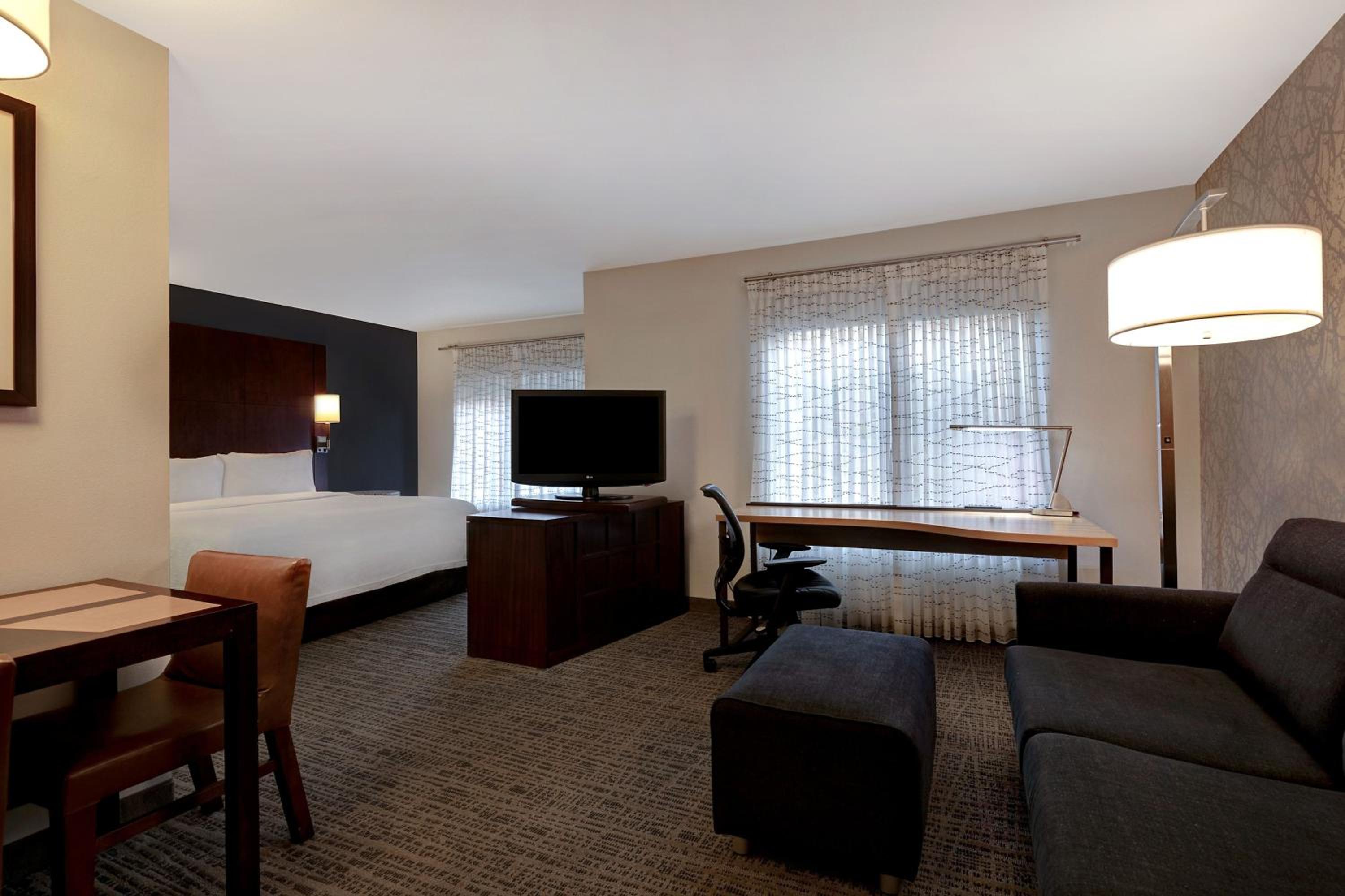 One-Bedroom King Corner Suite with Mountain View - Photo 1
