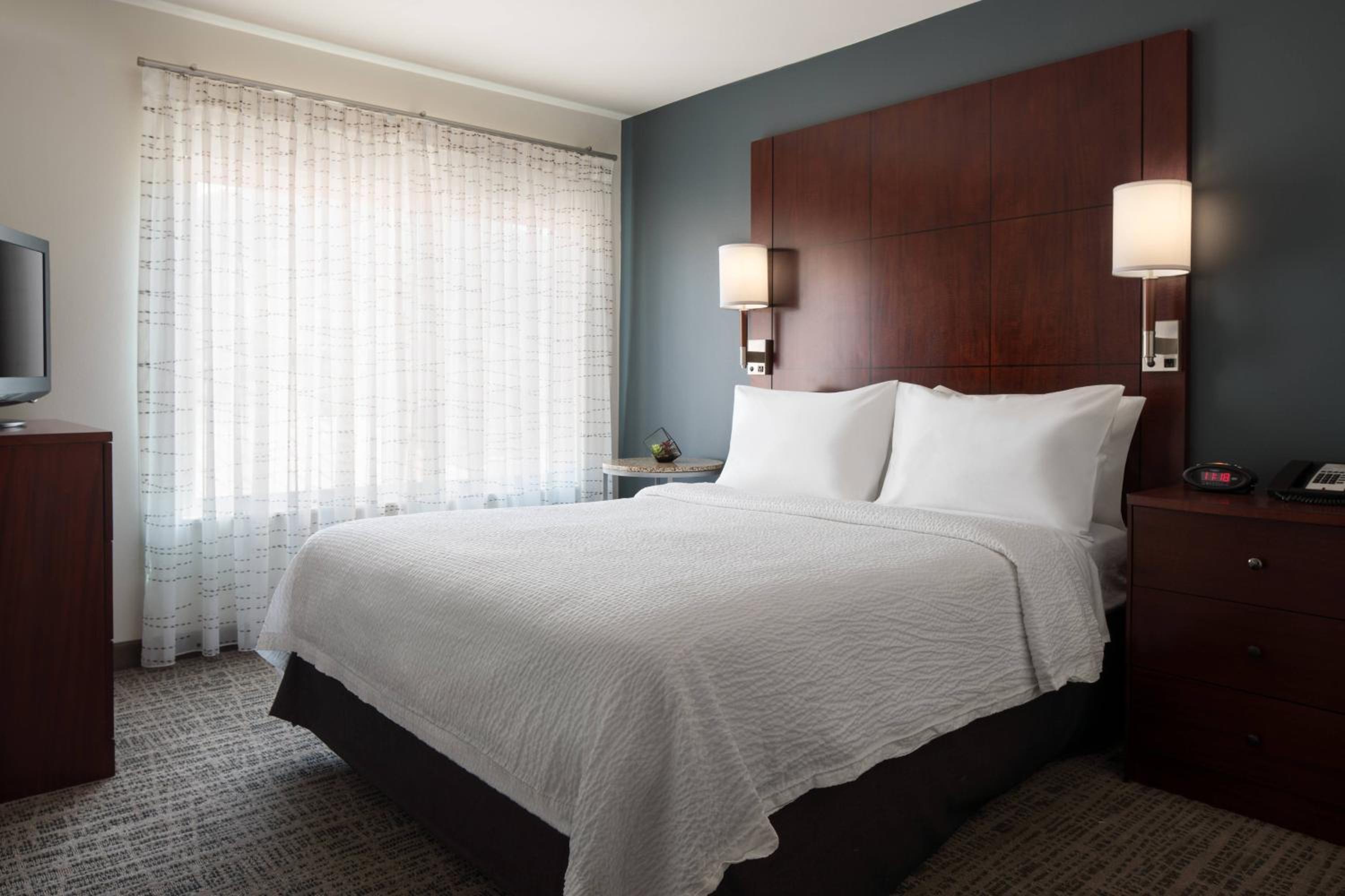 Two-Bedroom Suite - Photo 7