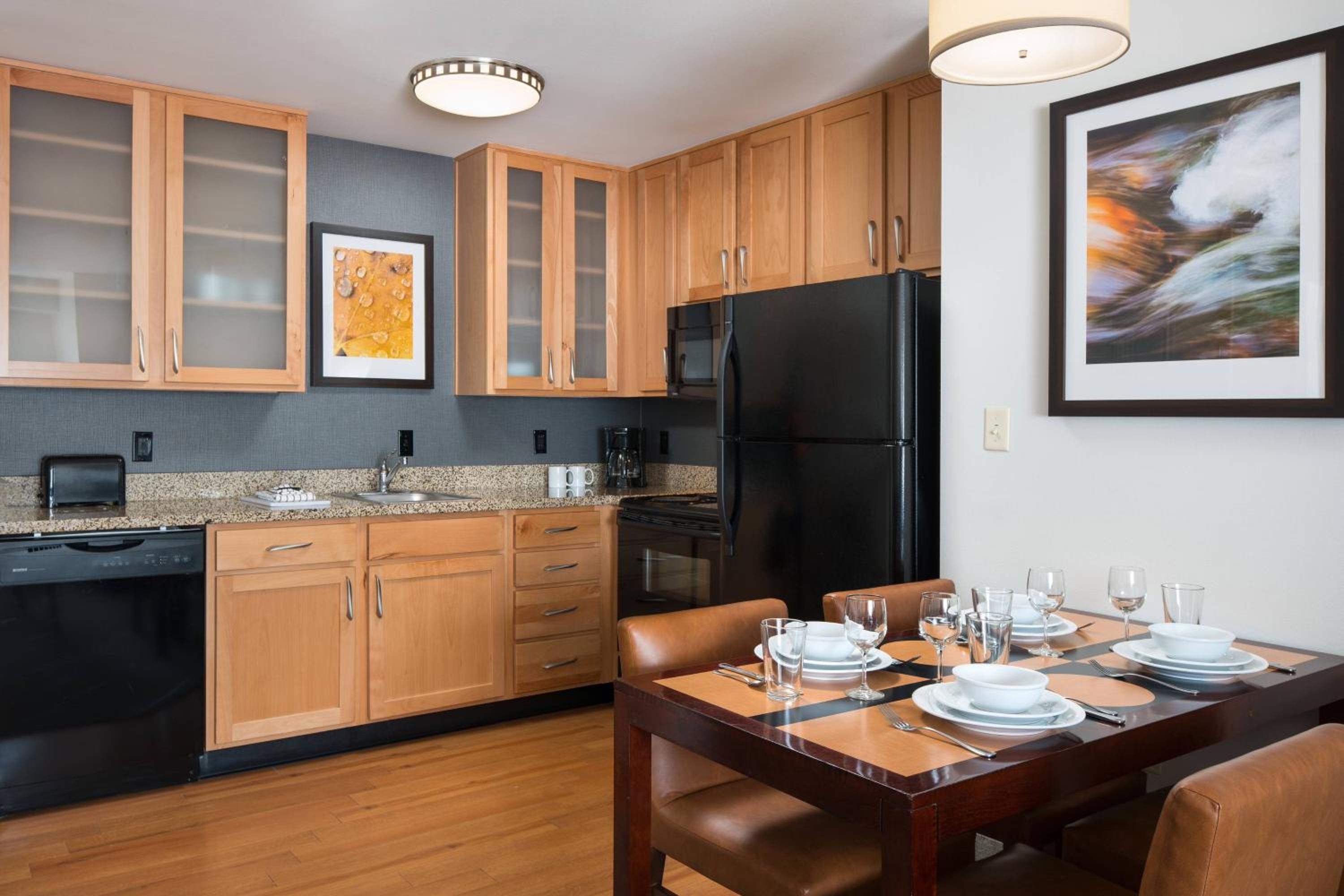 Two-Bedroom Suite - Photo 8