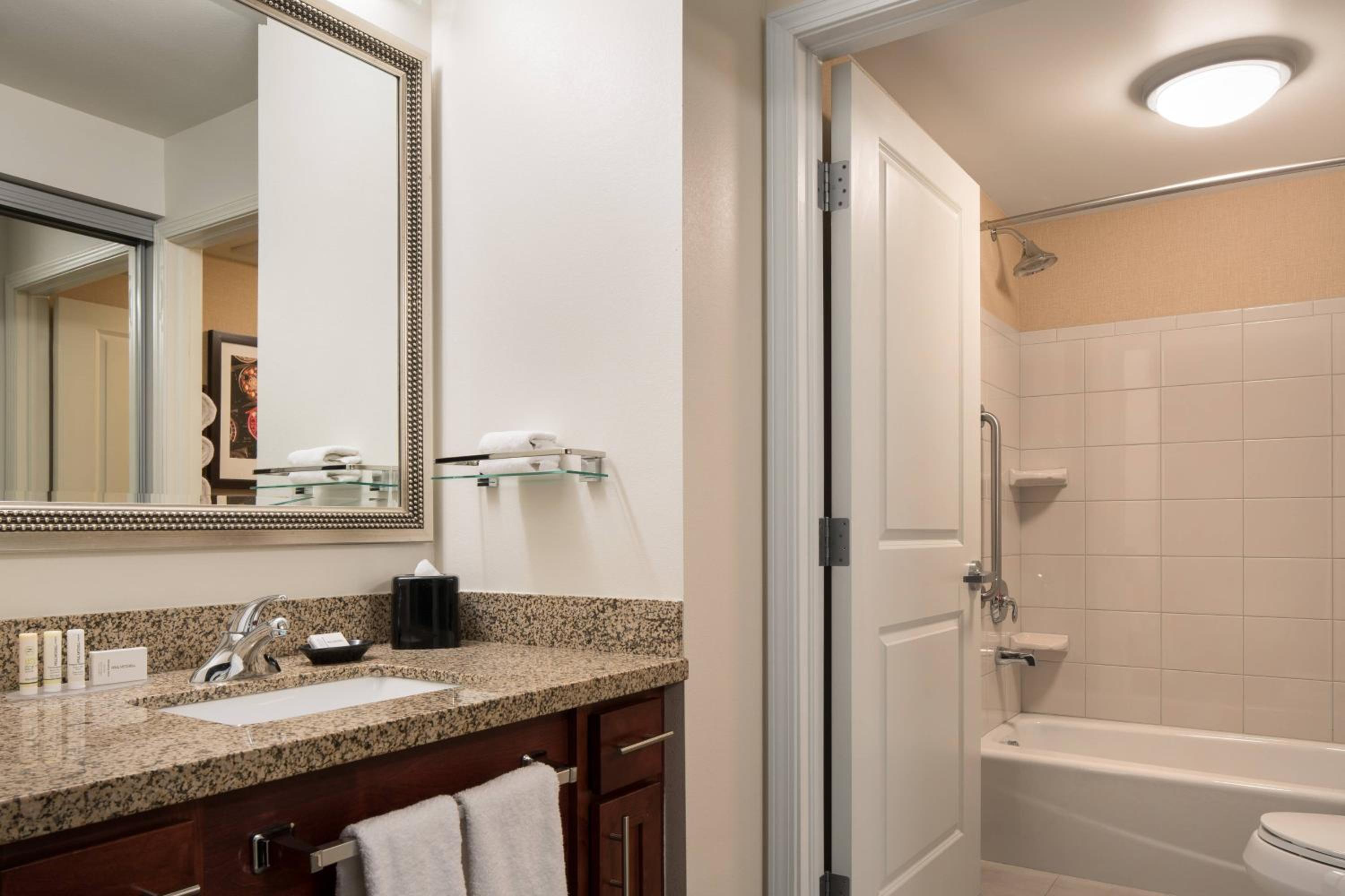 Two-Bedroom Suite - Photo 2