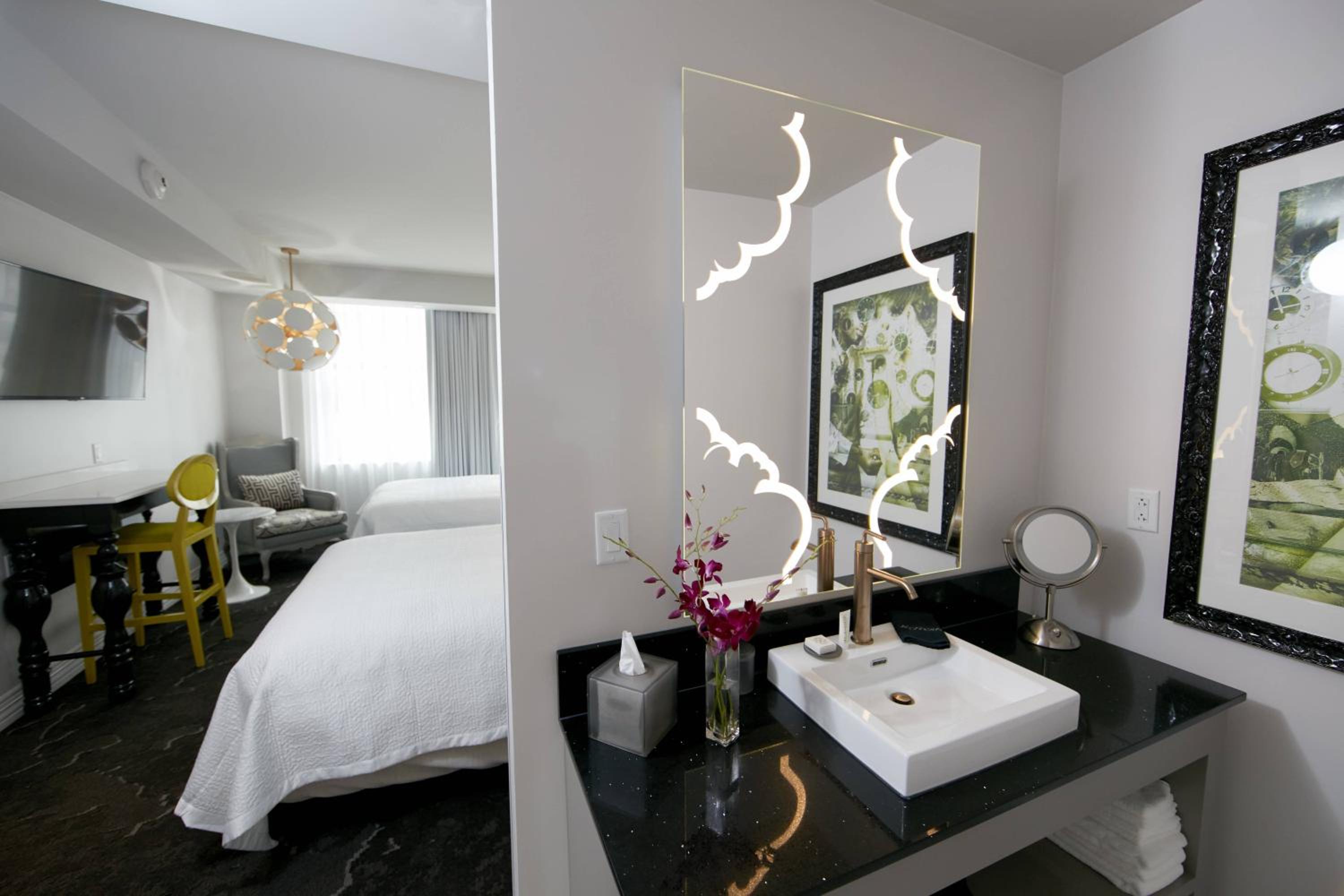 Queen Room with City View photo 3
