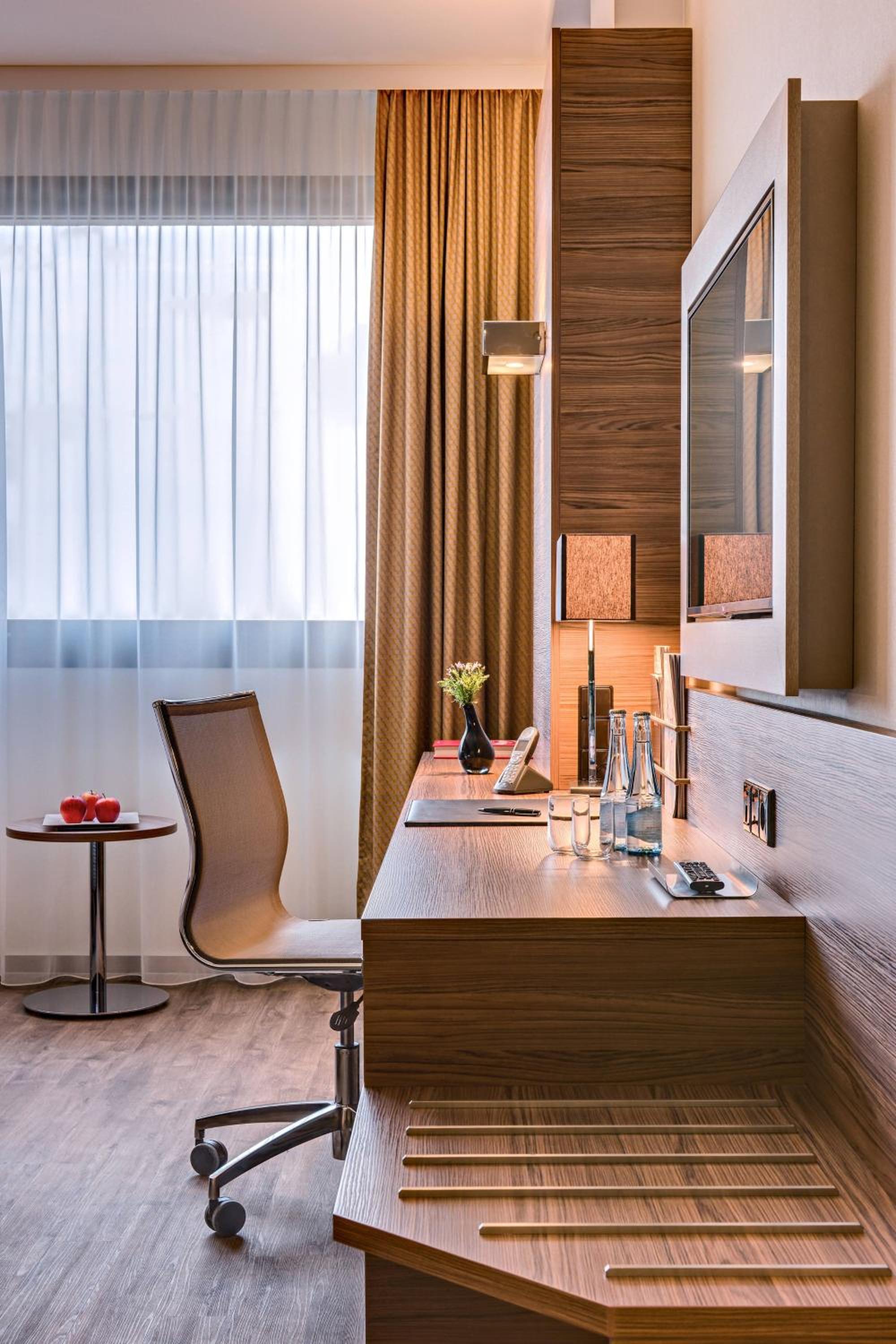 Executive, Executive lounge access, Guest room, High floor