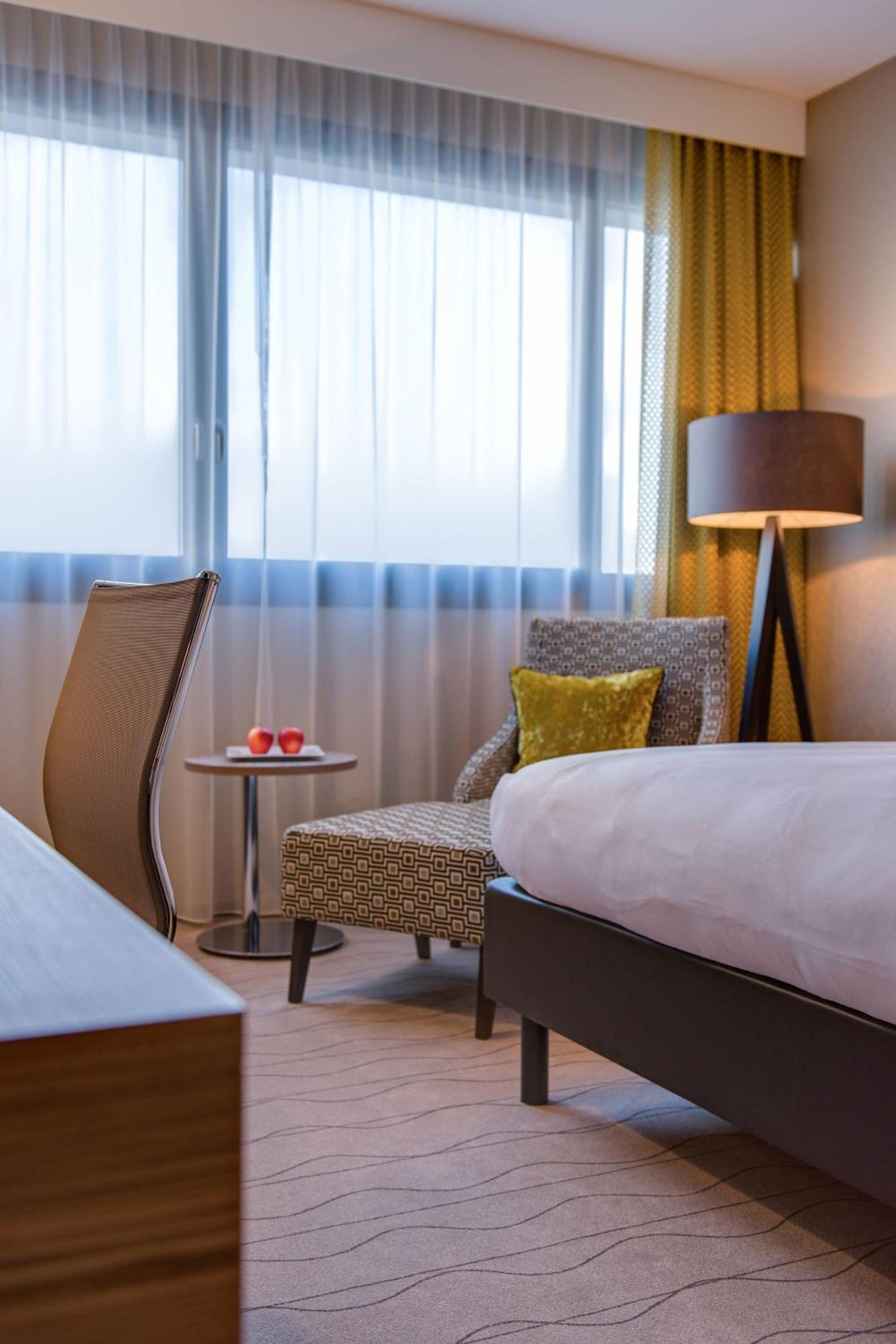 Executive, Executive lounge access, Guest room, High floor