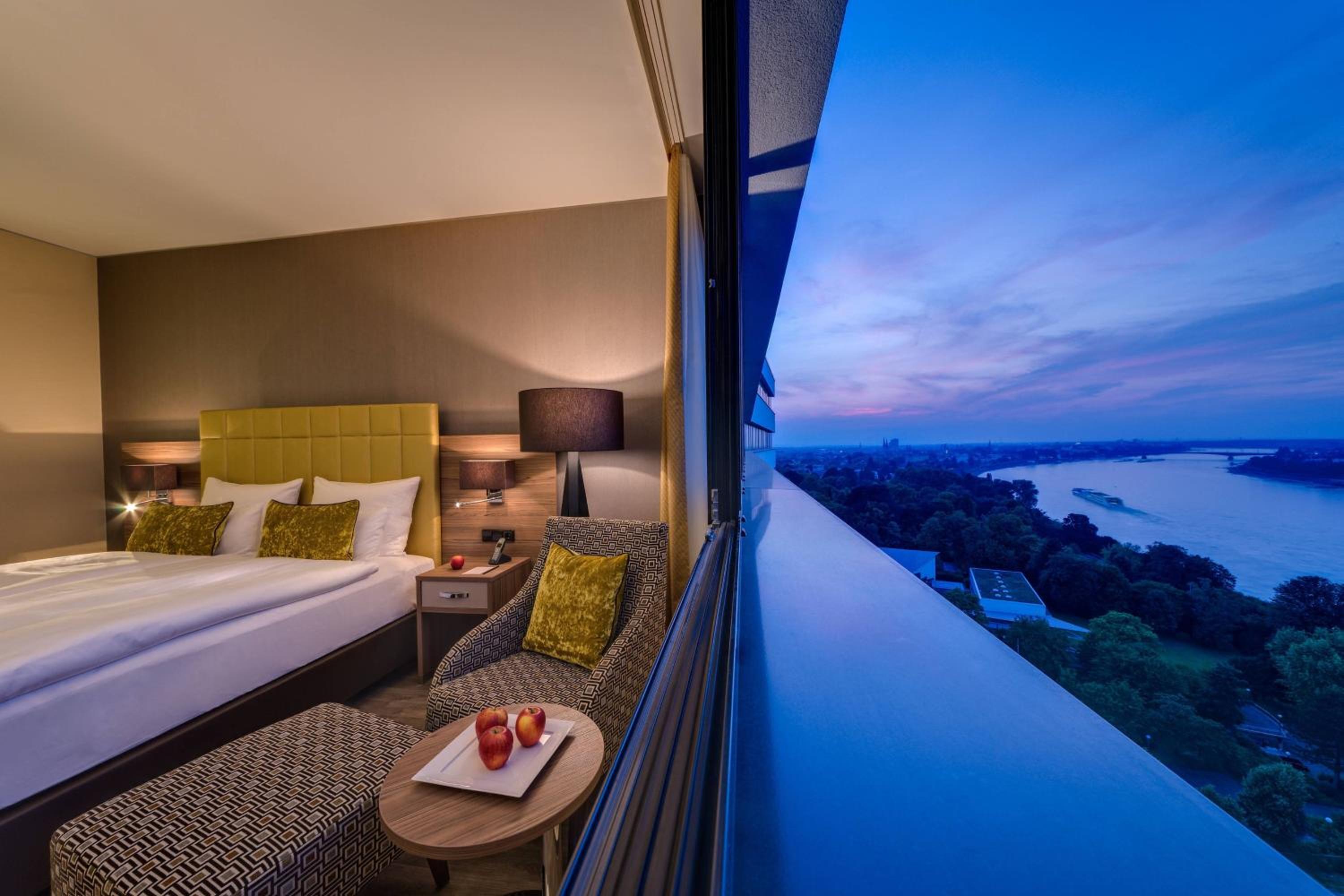 Deluxe River View, Guest room, 1King, River view