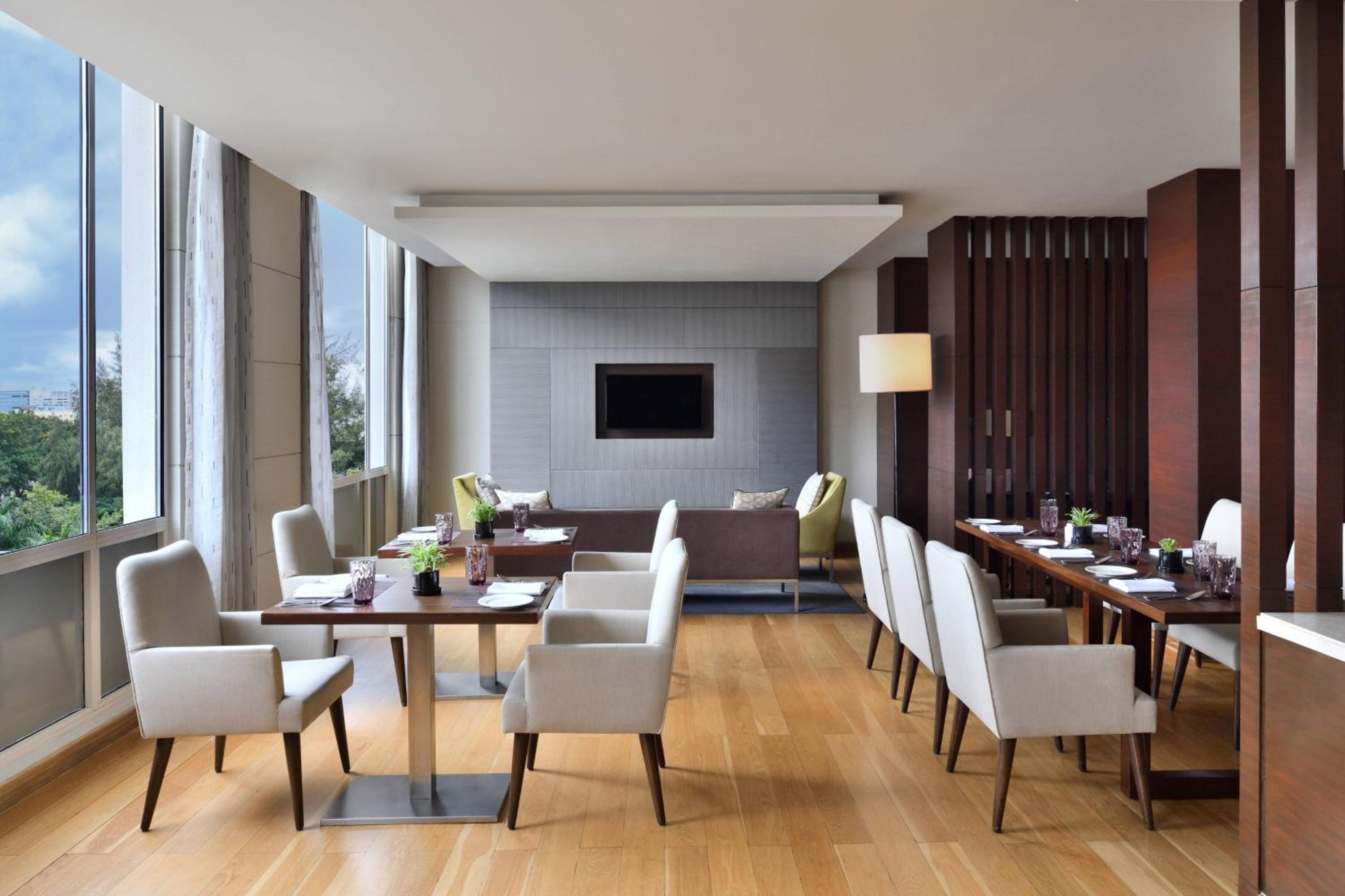Club Room Twin with Club Lounge Access & Flexible check-in/check-out photo 2