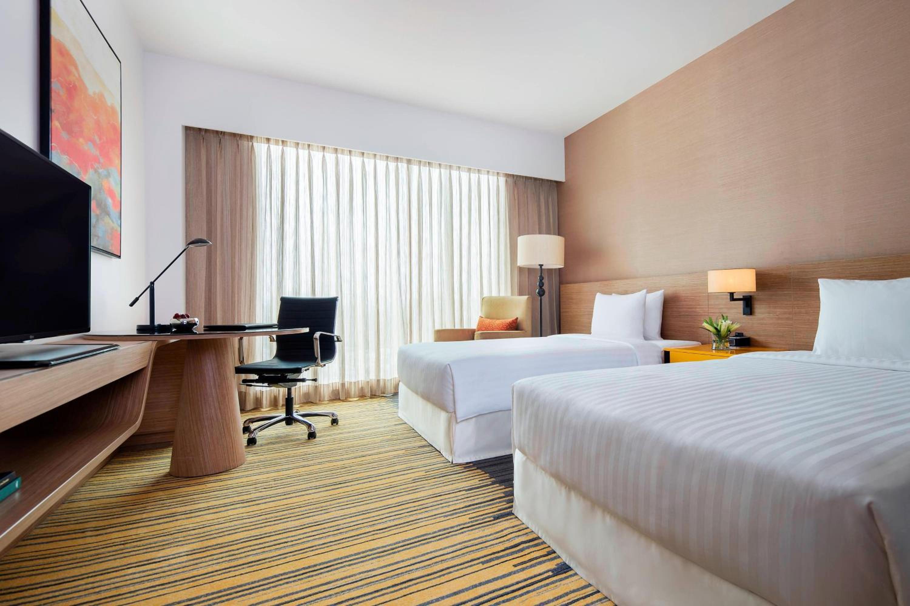 Guest room, 2 Twin/Single Bed(s), City view photo 2