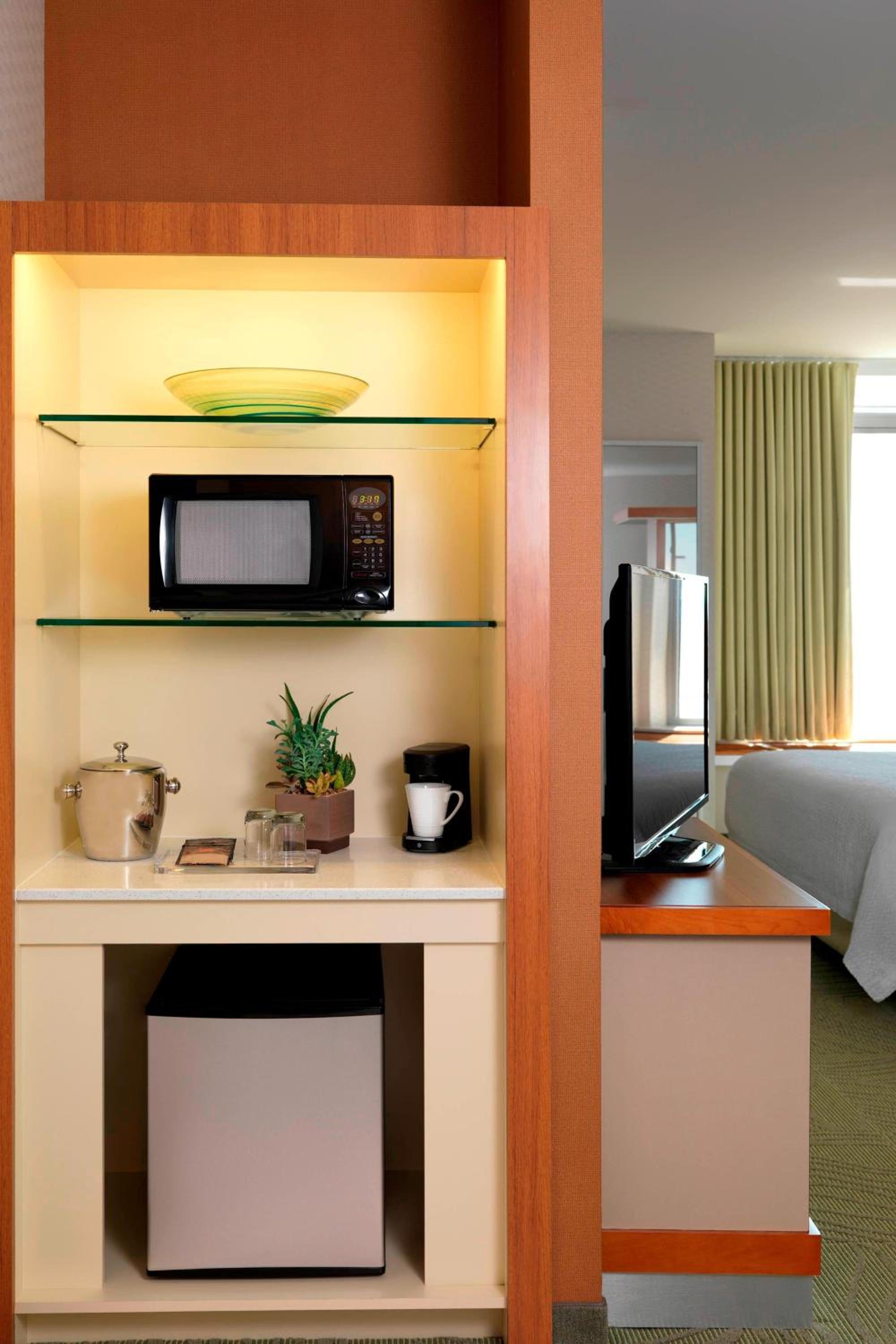 King Suite with Sofa Bed - Hearing Accessible - Photo 5