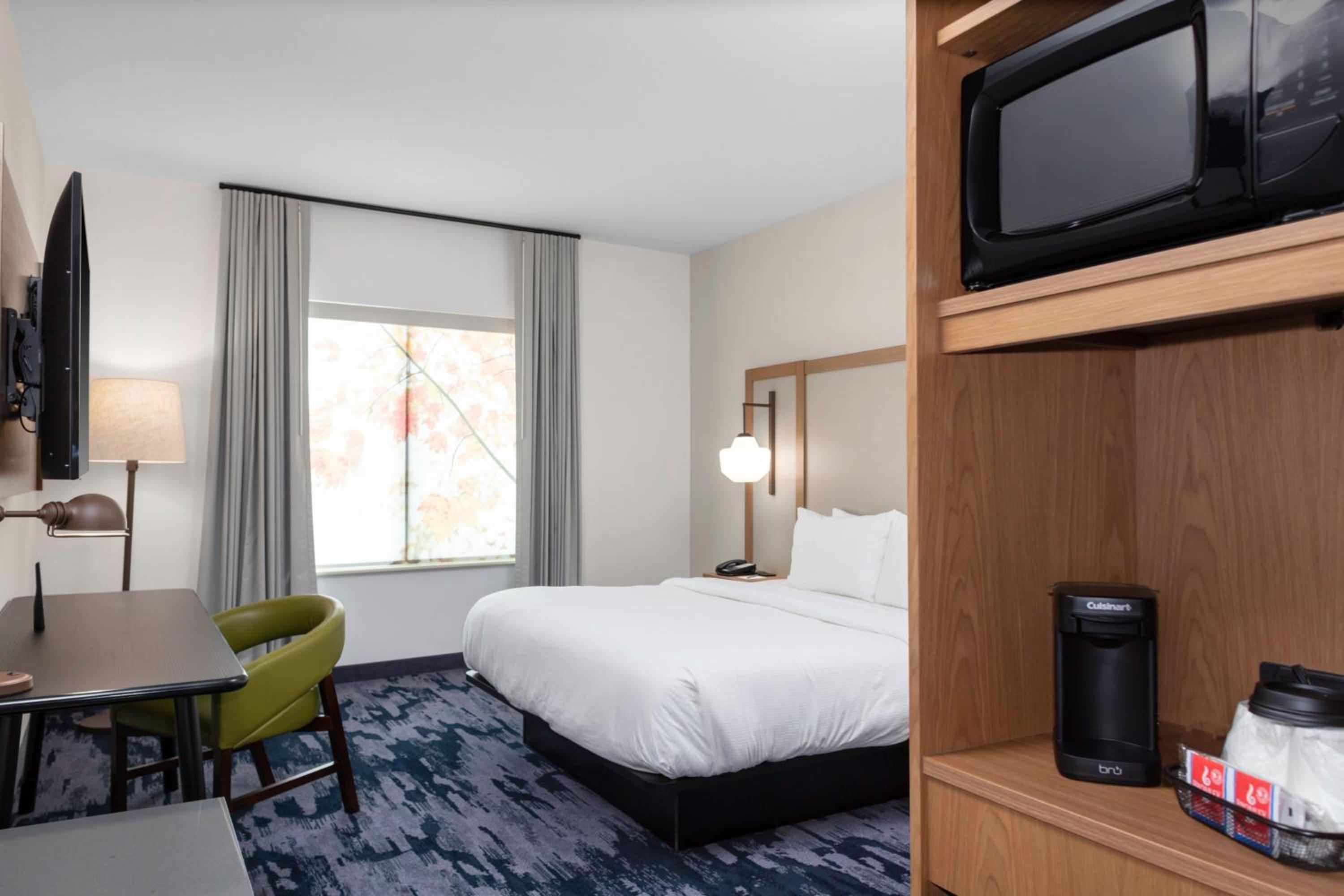 Guest Room, 1 King - Photo 1