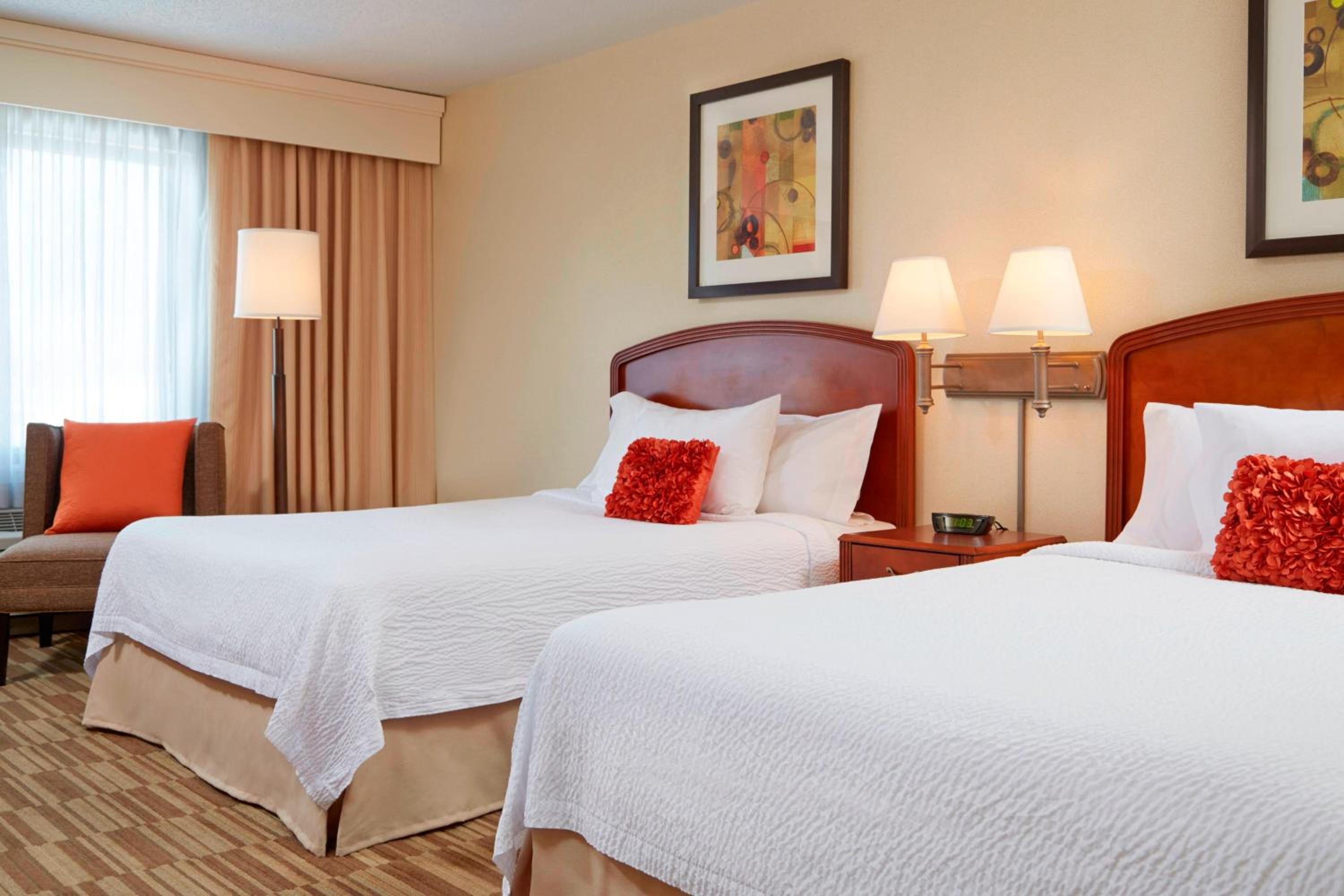 Queen Room with Two Queen Beds - Photo 1