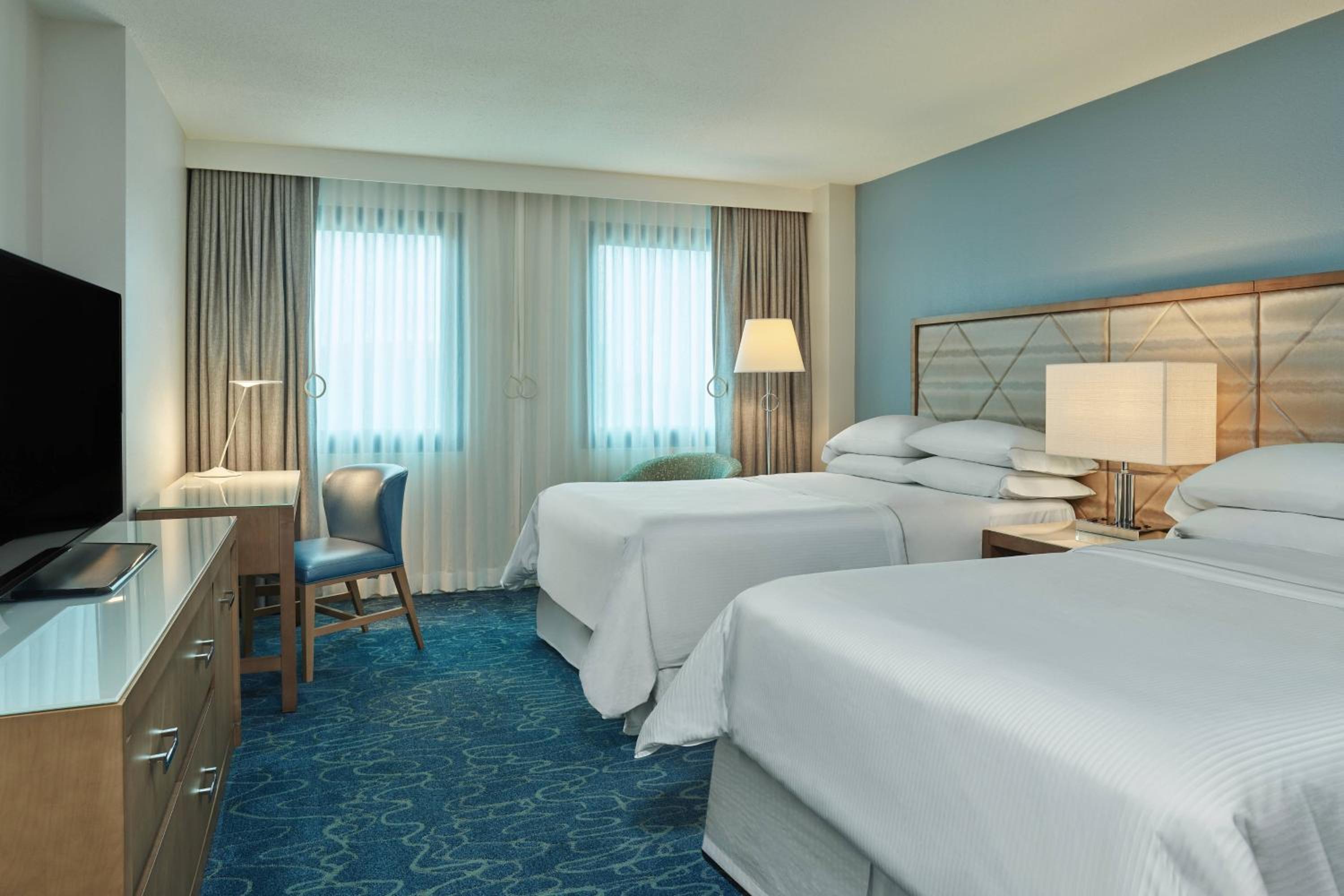 Tradtional Double/Double, Guest room, 2 Double, No view (Includes Early Entry To Disney Theme Parks) - Photo 5