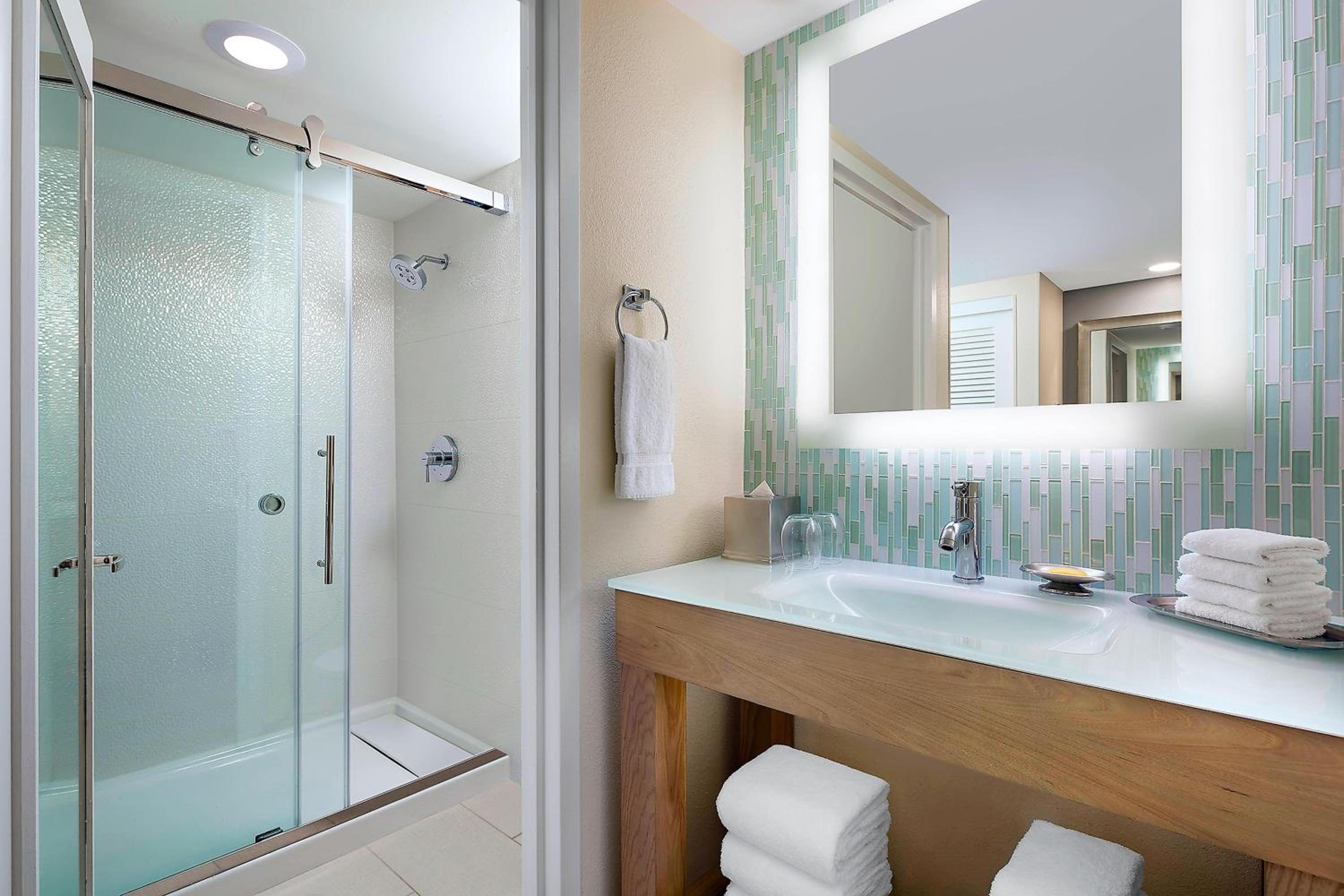 Tradtional Double/Double, Guest room, 2 Double, No view (Includes Early Entry To Disney Theme Parks) - Photo 3
