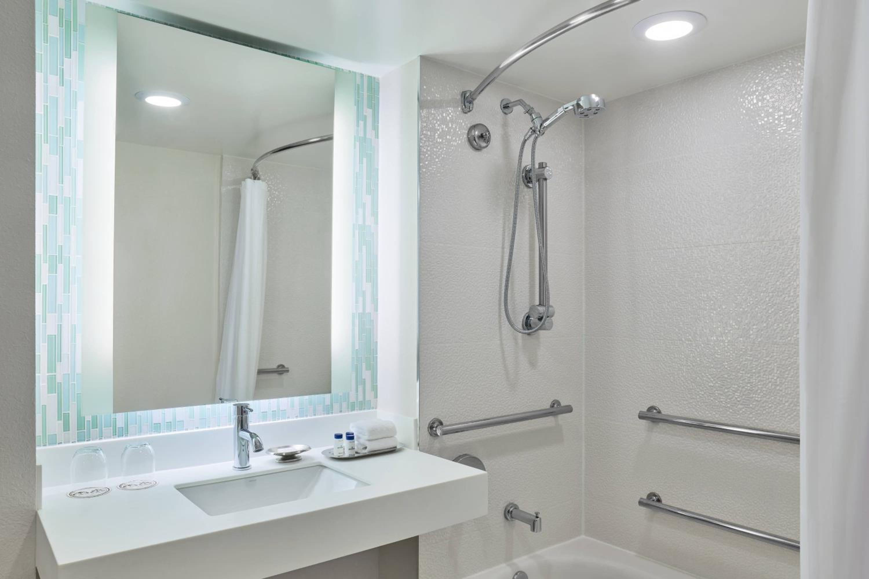 Tradtional Double/Double, Guest room, 2 Double, No view (Includes Early Entry To Disney Theme Parks) - Photo 4