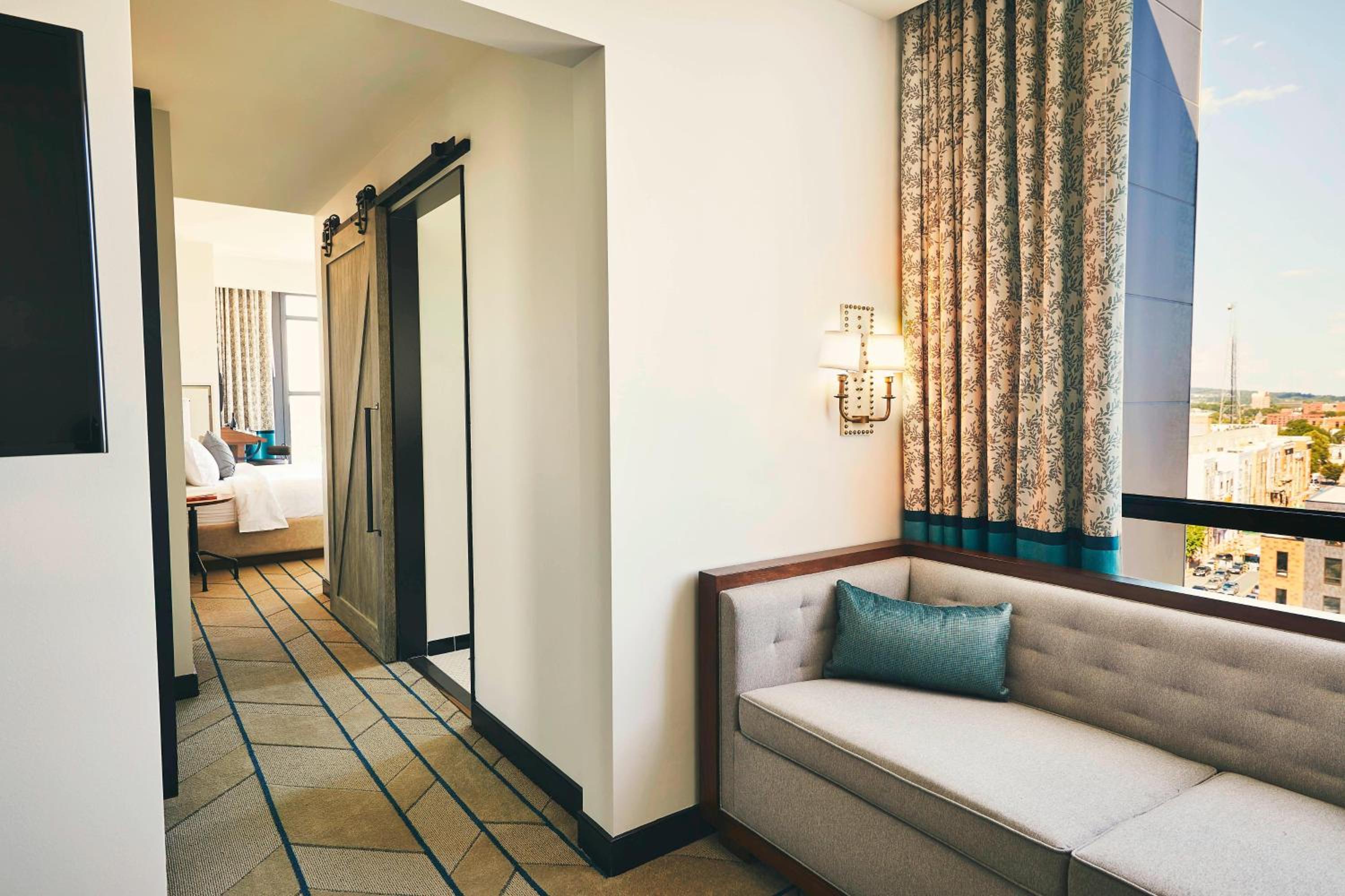 King Suite with City View photo 1