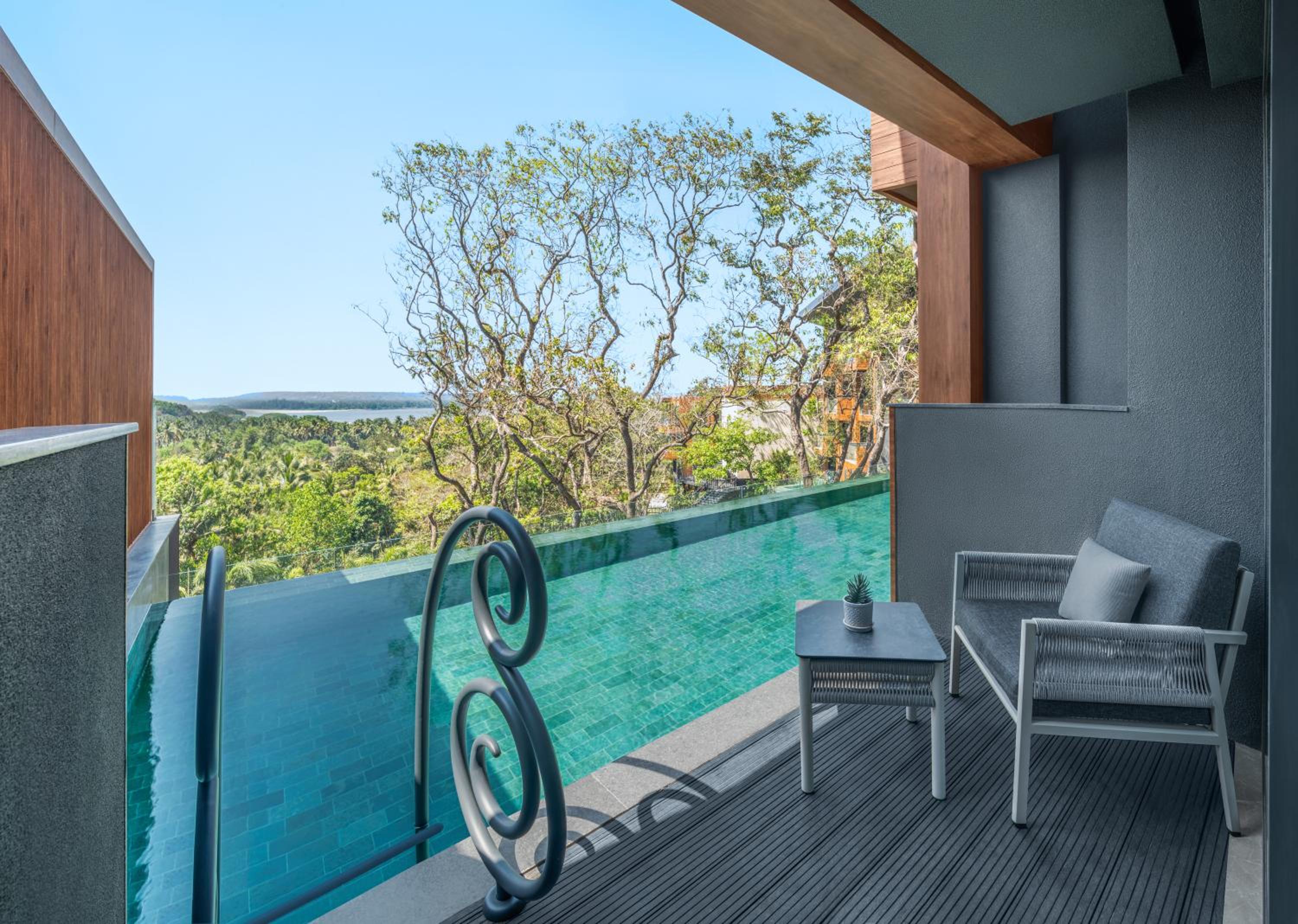 Luxury King Room with Plunge Pool - Photo 2
