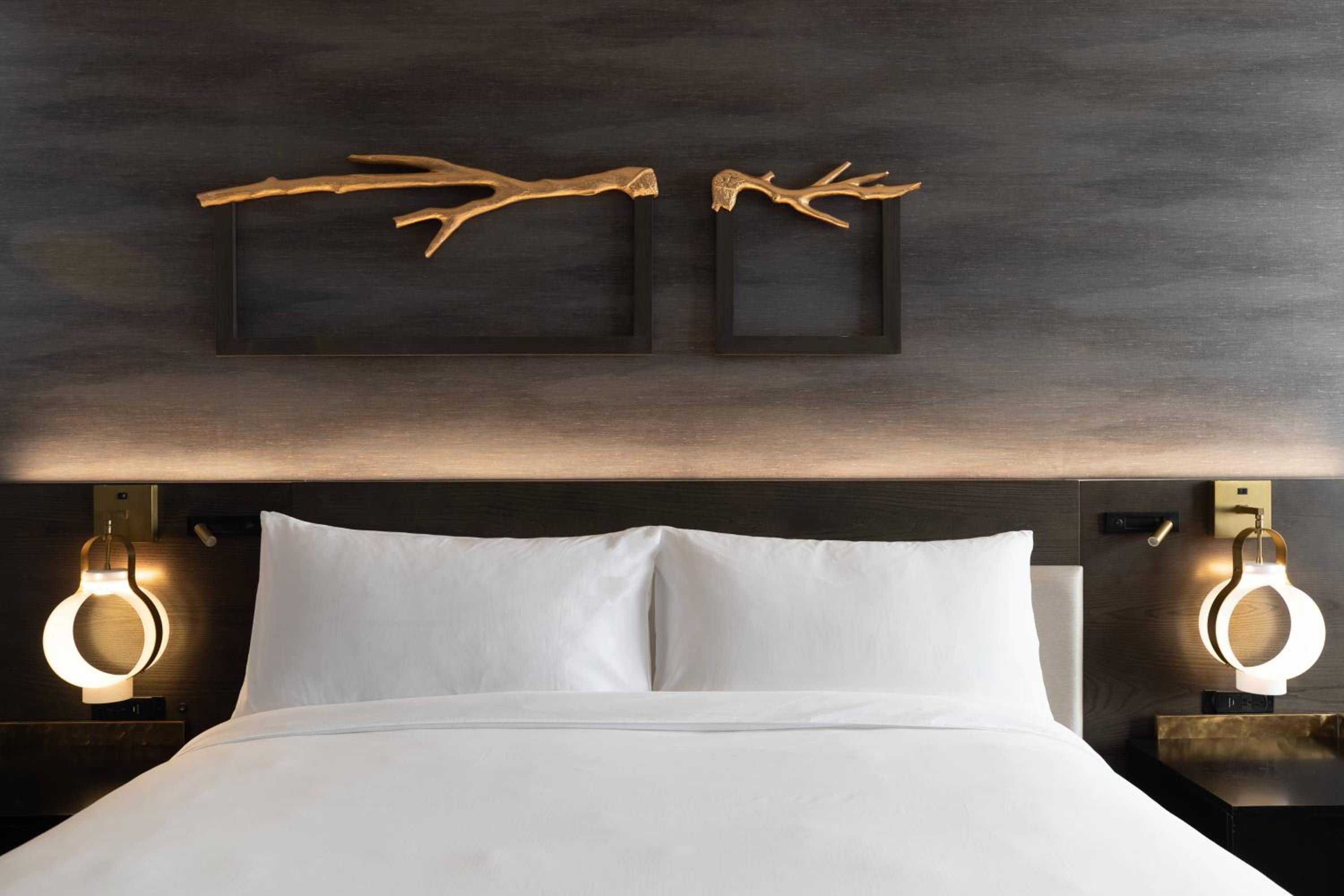 Guest Room with King Bed - Photo 1