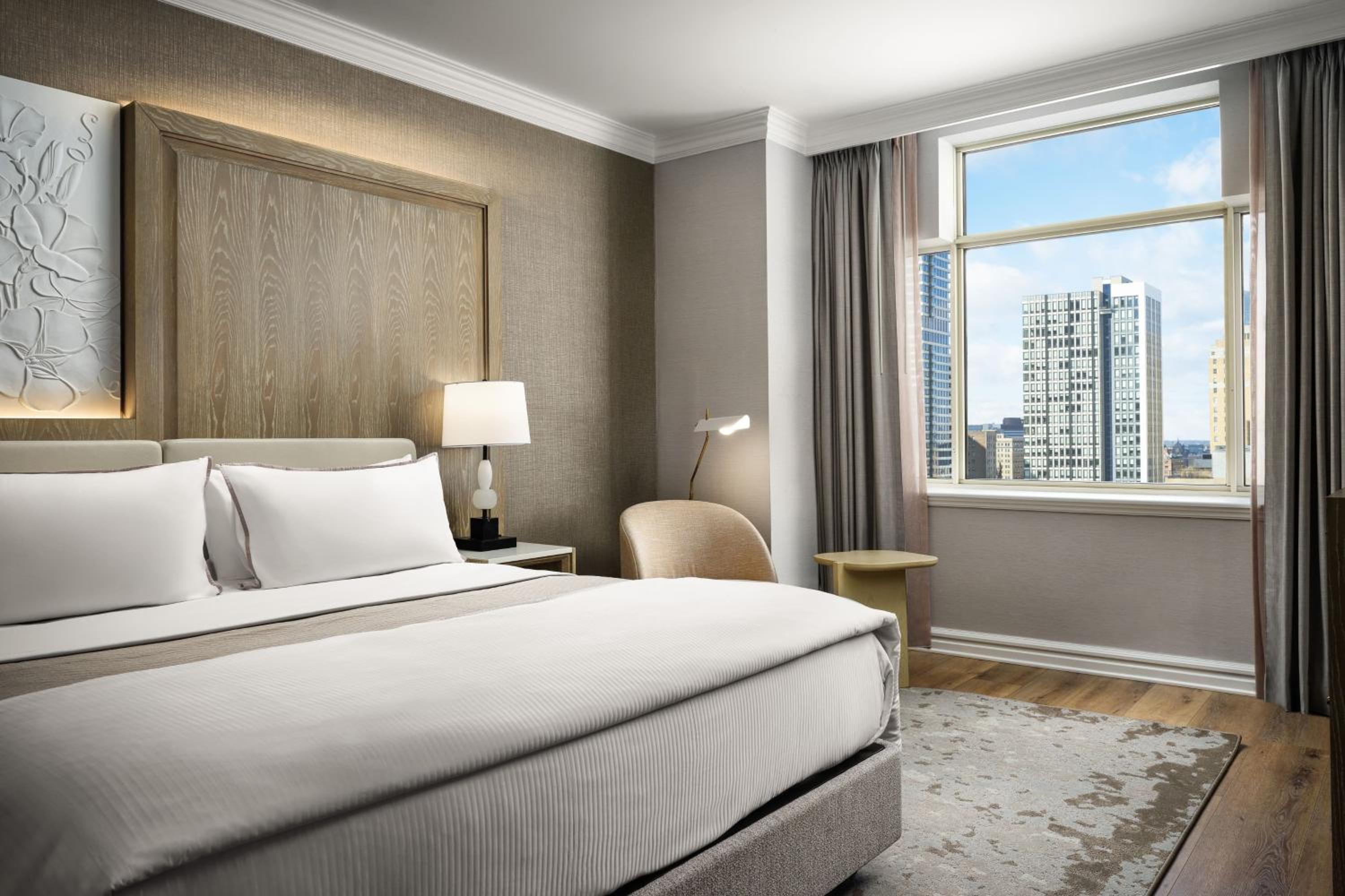 Executive Suite - Photo 3