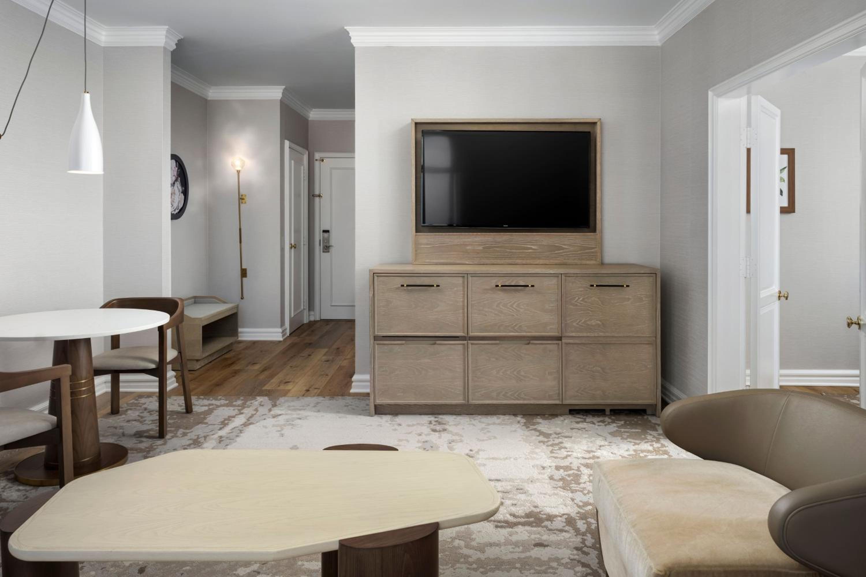 Executive Suite - Photo 1