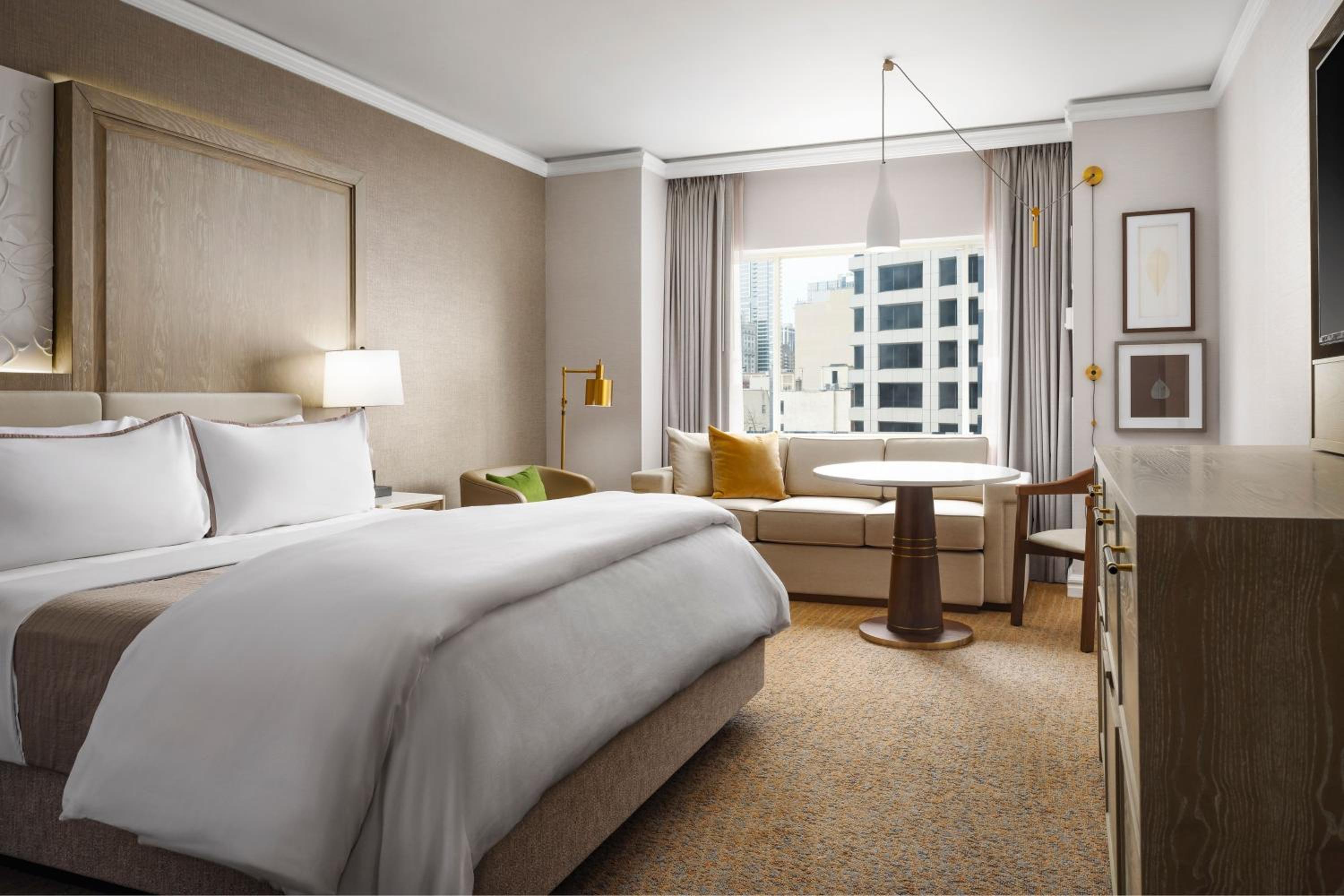 Deluxe King Room with City View - Photo 1