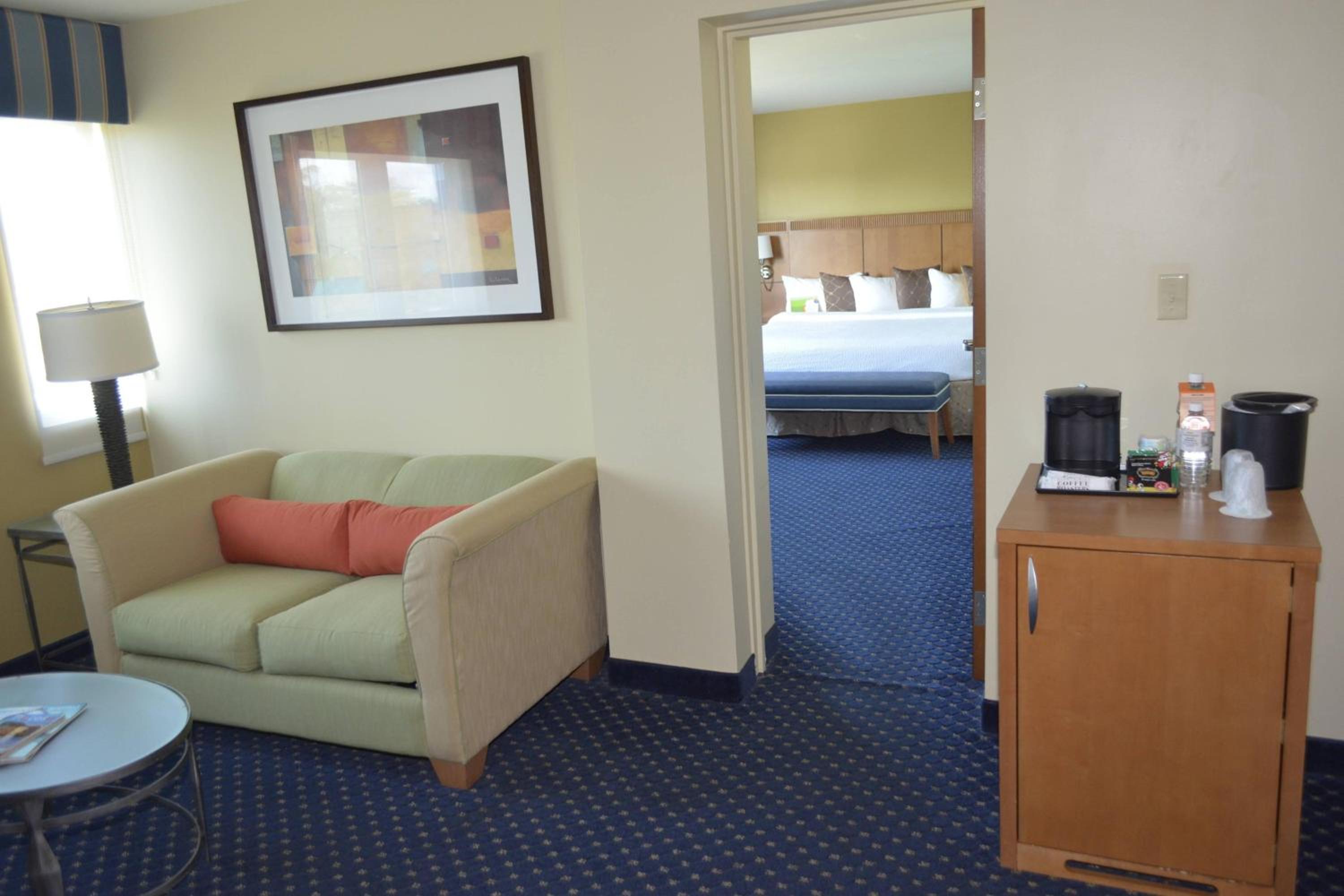 One Bedroom Jr Suite, King Bed photo 1