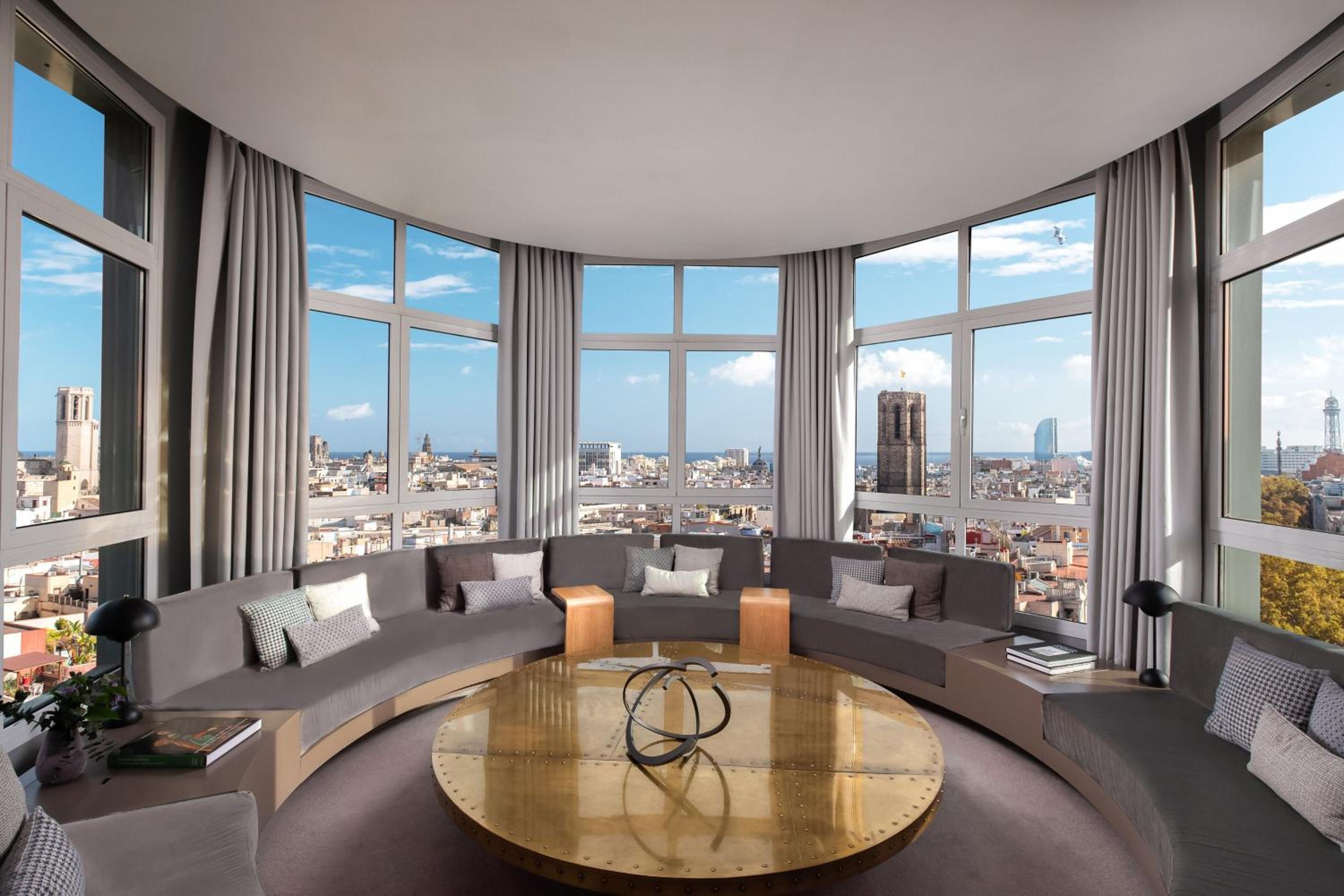 Panoramic Penthouse Suite thumbnail 5