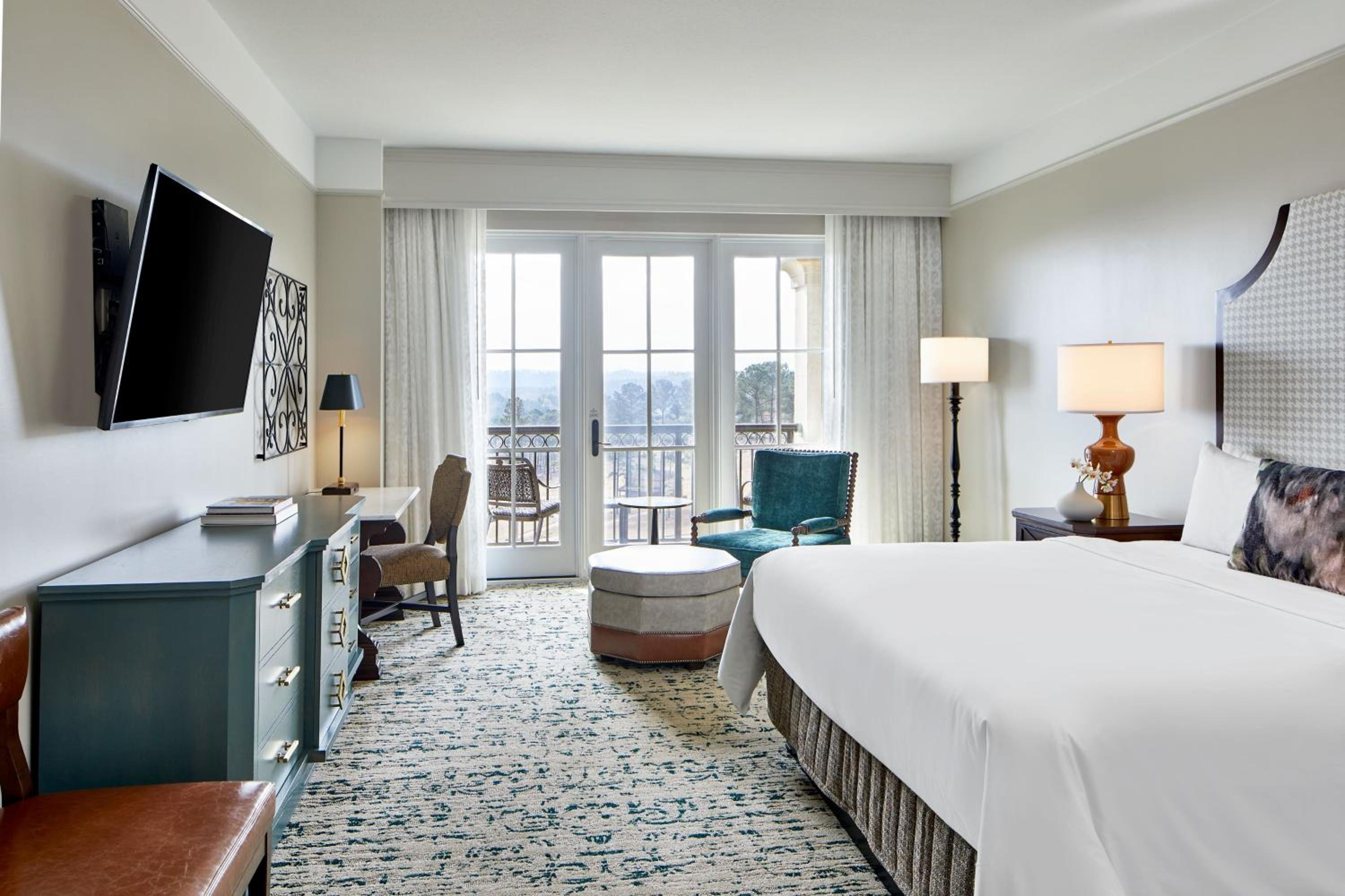 Guest room, 1 King, Resort view, Balcony - Photo 9