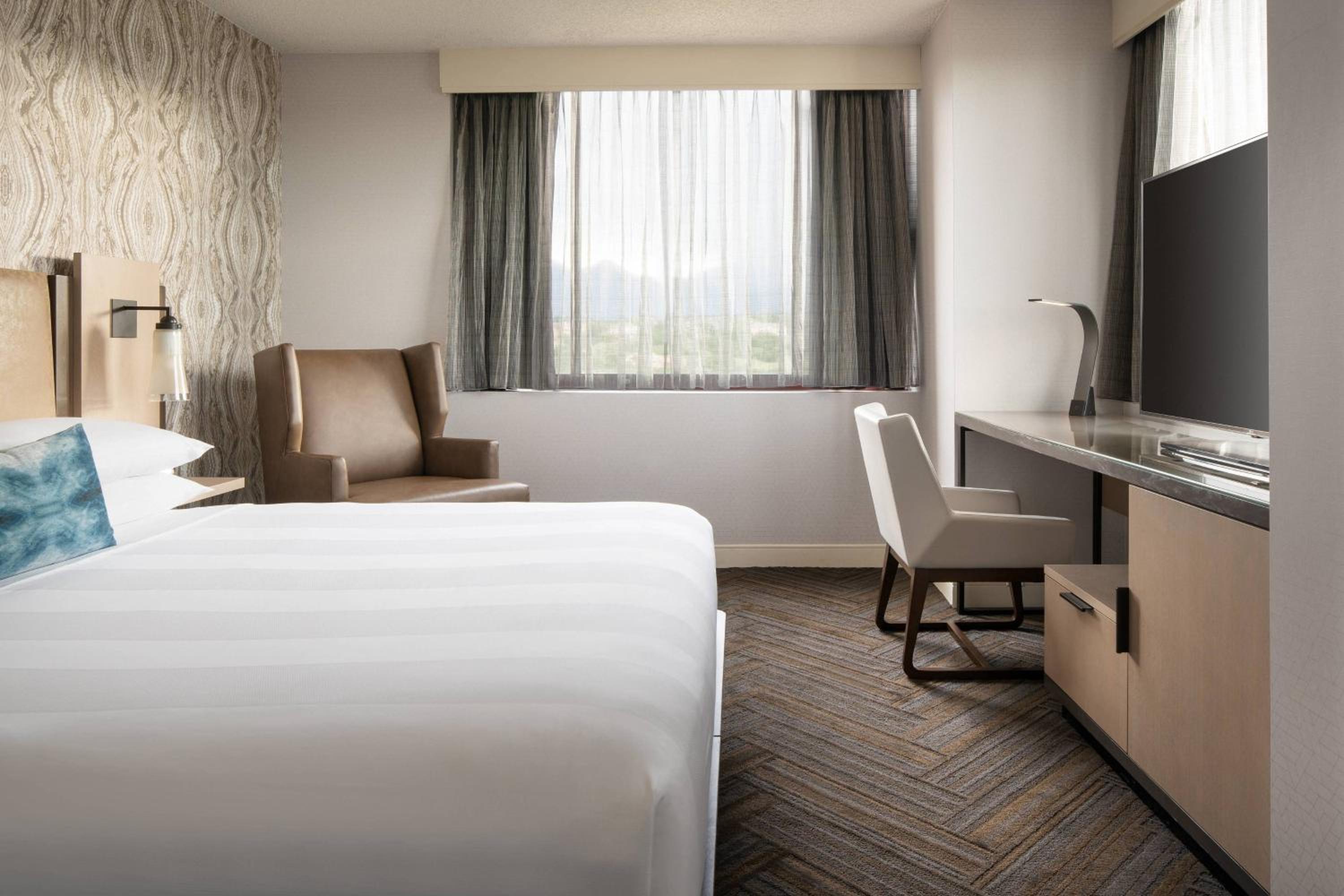 Mountain View Corner Concierge lounge access, Guest room - Photo 7
