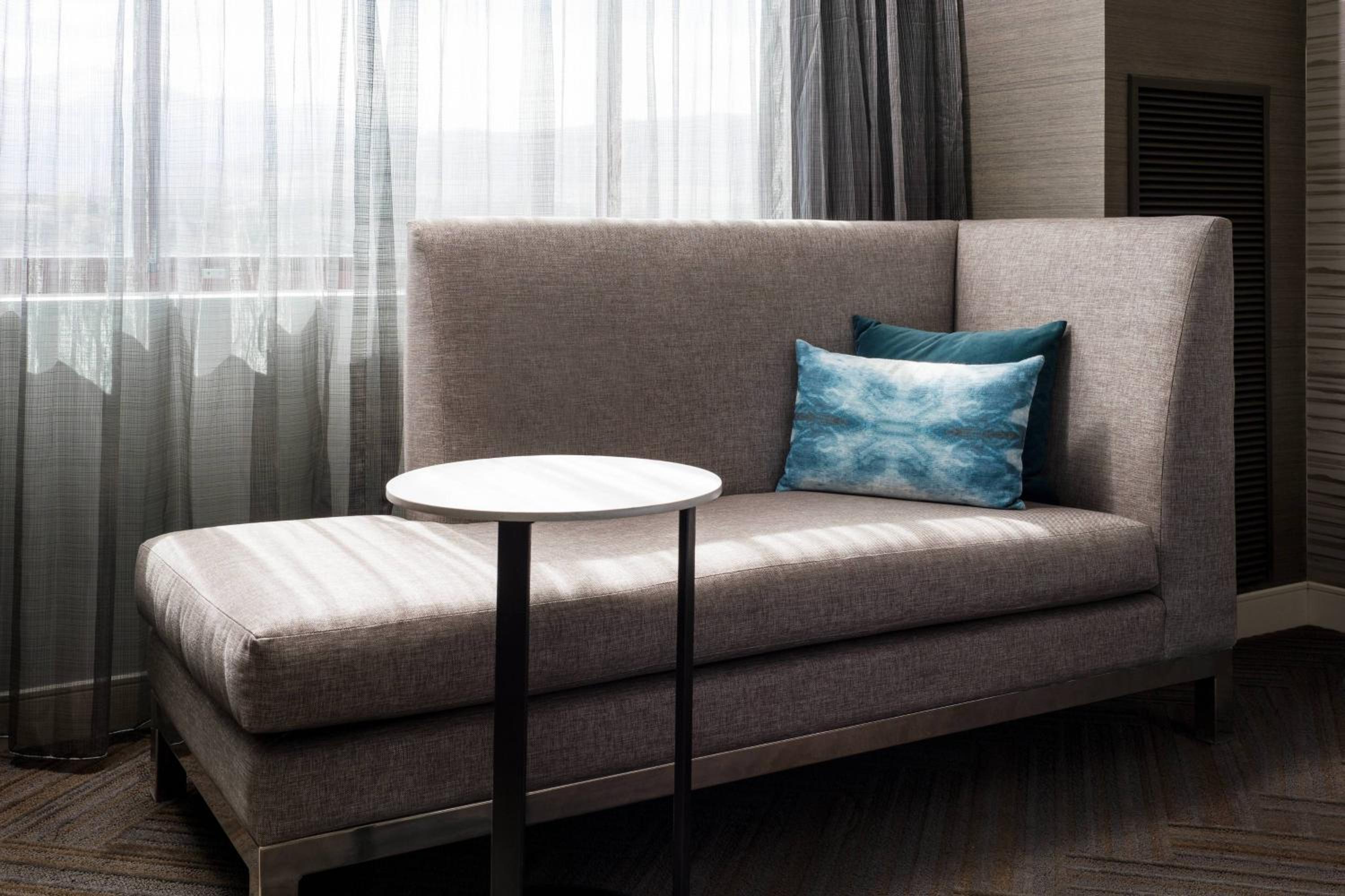 Concierge Level Guest Room with King Bed or Two Double Beds - Photo 1
