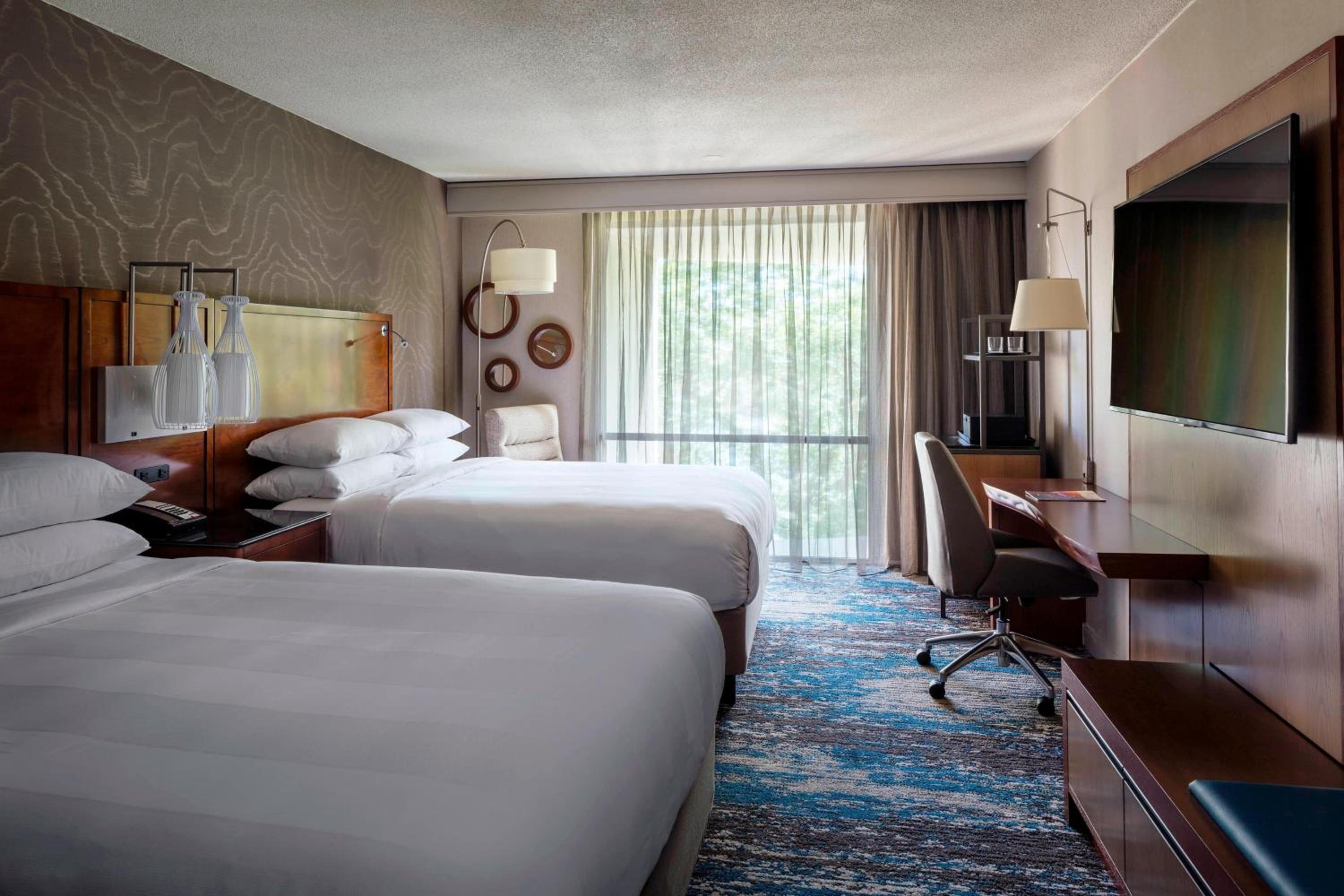 Guest room with two Queen beds, River view and Balcony