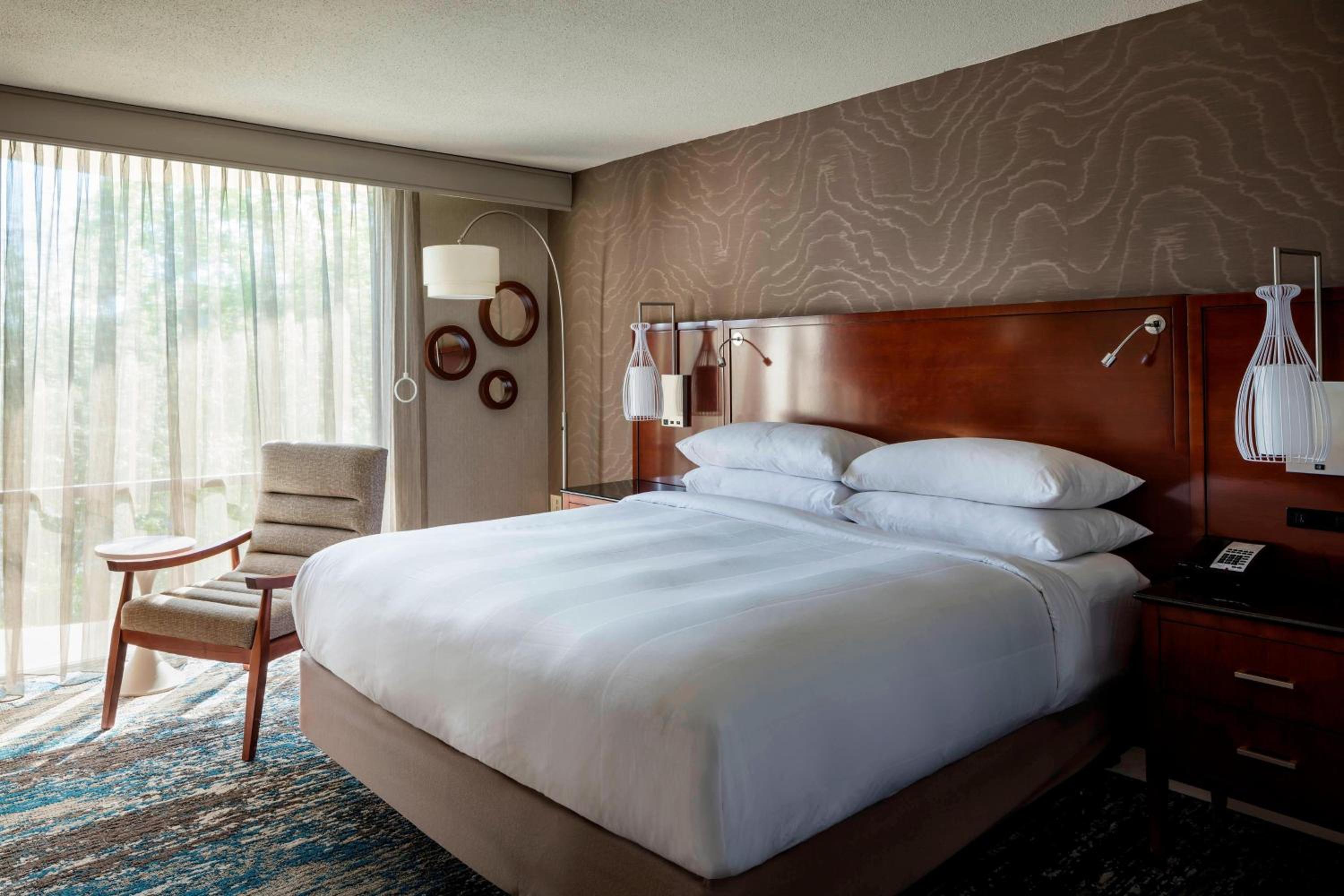 King Room with Roll-In Shower - Mobility and Hearing Accessible