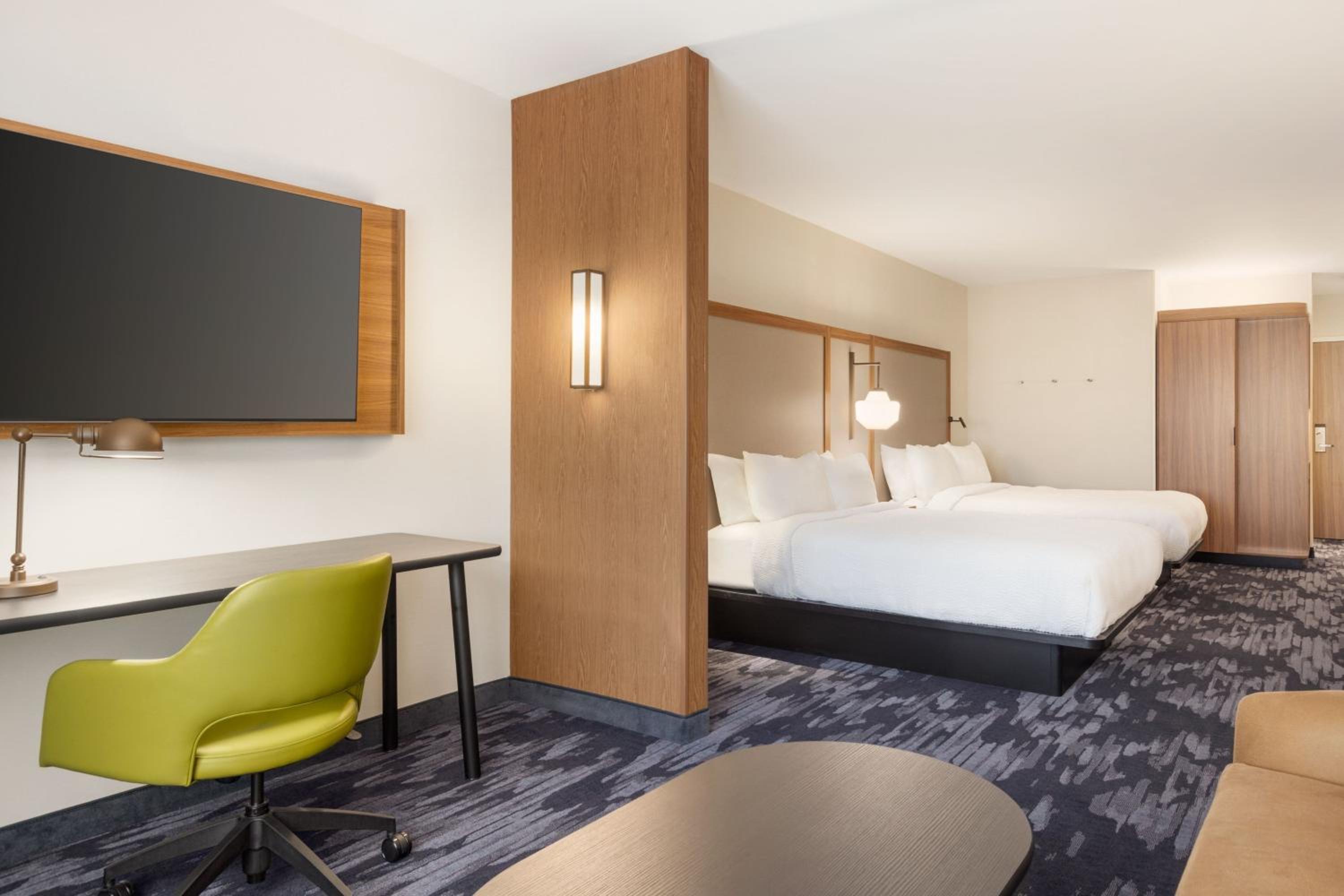 Queen Suite with Two Queen Beds, Transfer Shower, Roll-In Shower and Sofa Bed - Mobility Access/Hearing Accessible photo 2