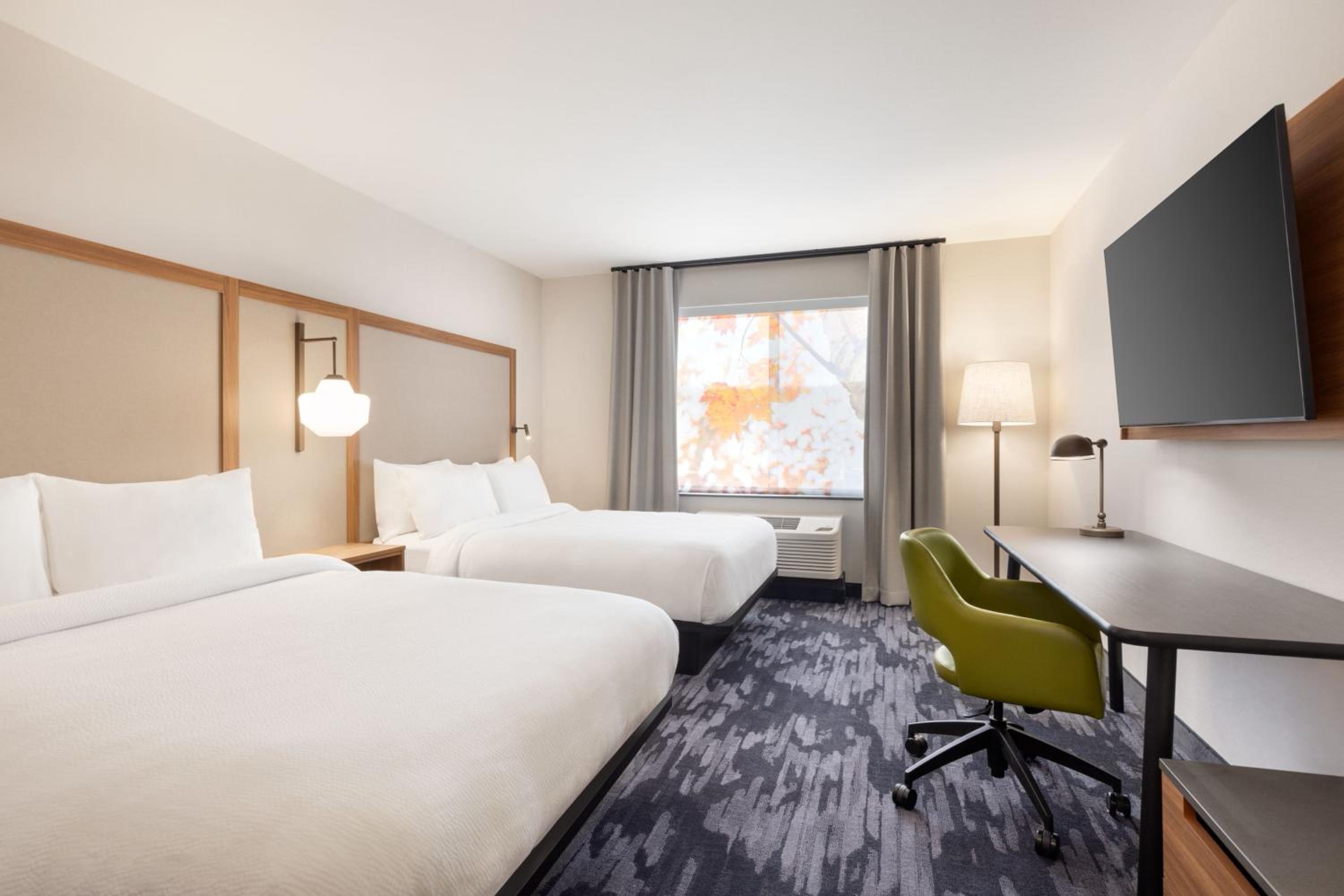 Queen Room with Two Queen Beds and Bathtub - Mobility Access/Hearing Accessible photo 2