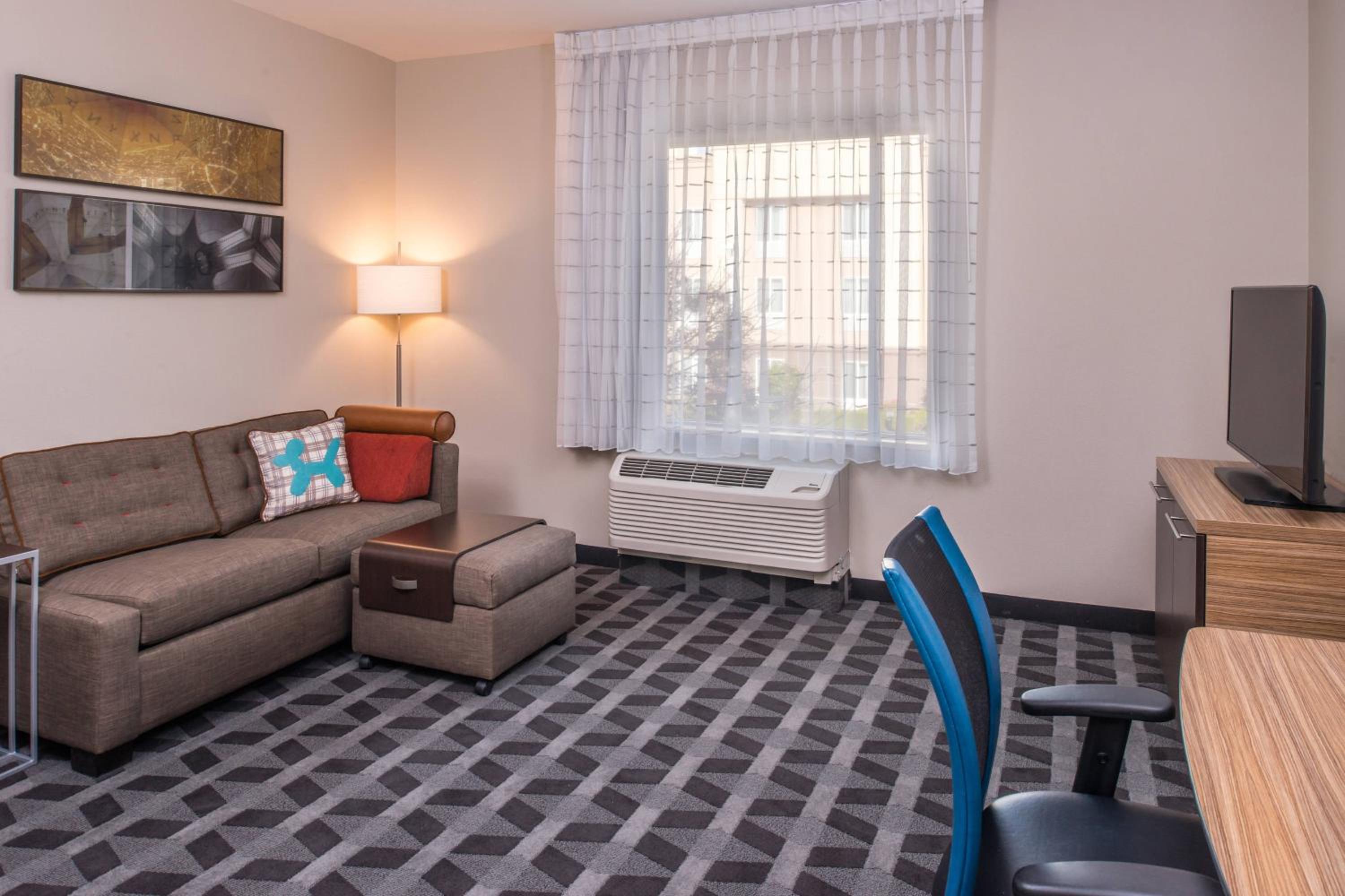 1 Bedroom Suite, 1 King, Sofa bed - Photo 8