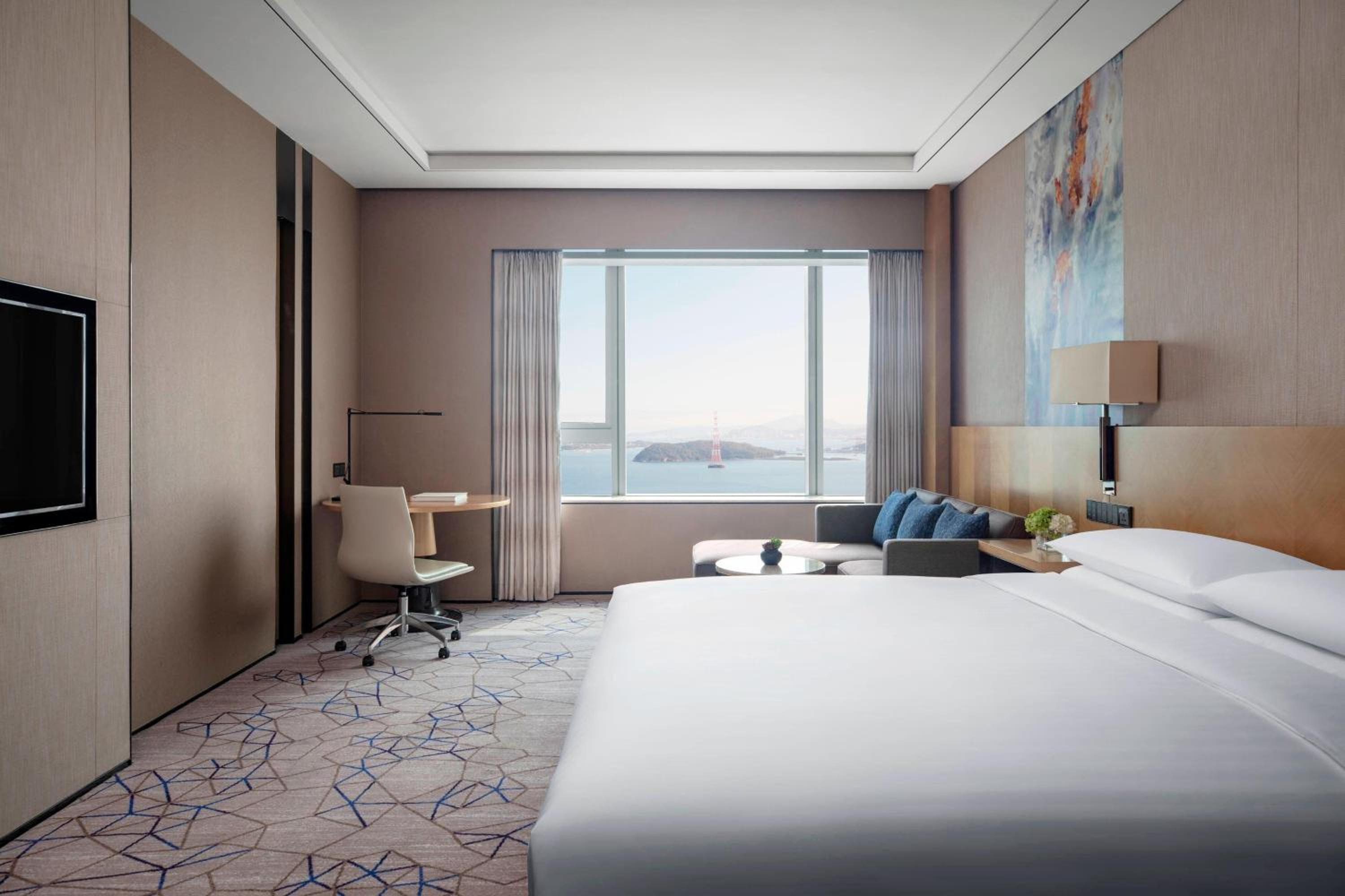 King Room with Harbor View - Executive Lounge Access - Photo 1