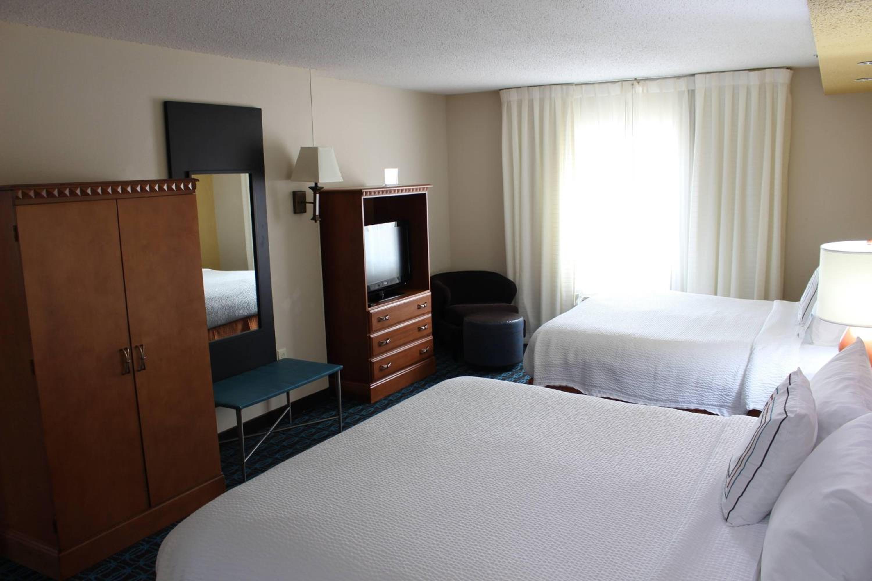 One-Bedroom Suite with Two King Beds and Sofa Bed - Photo 4