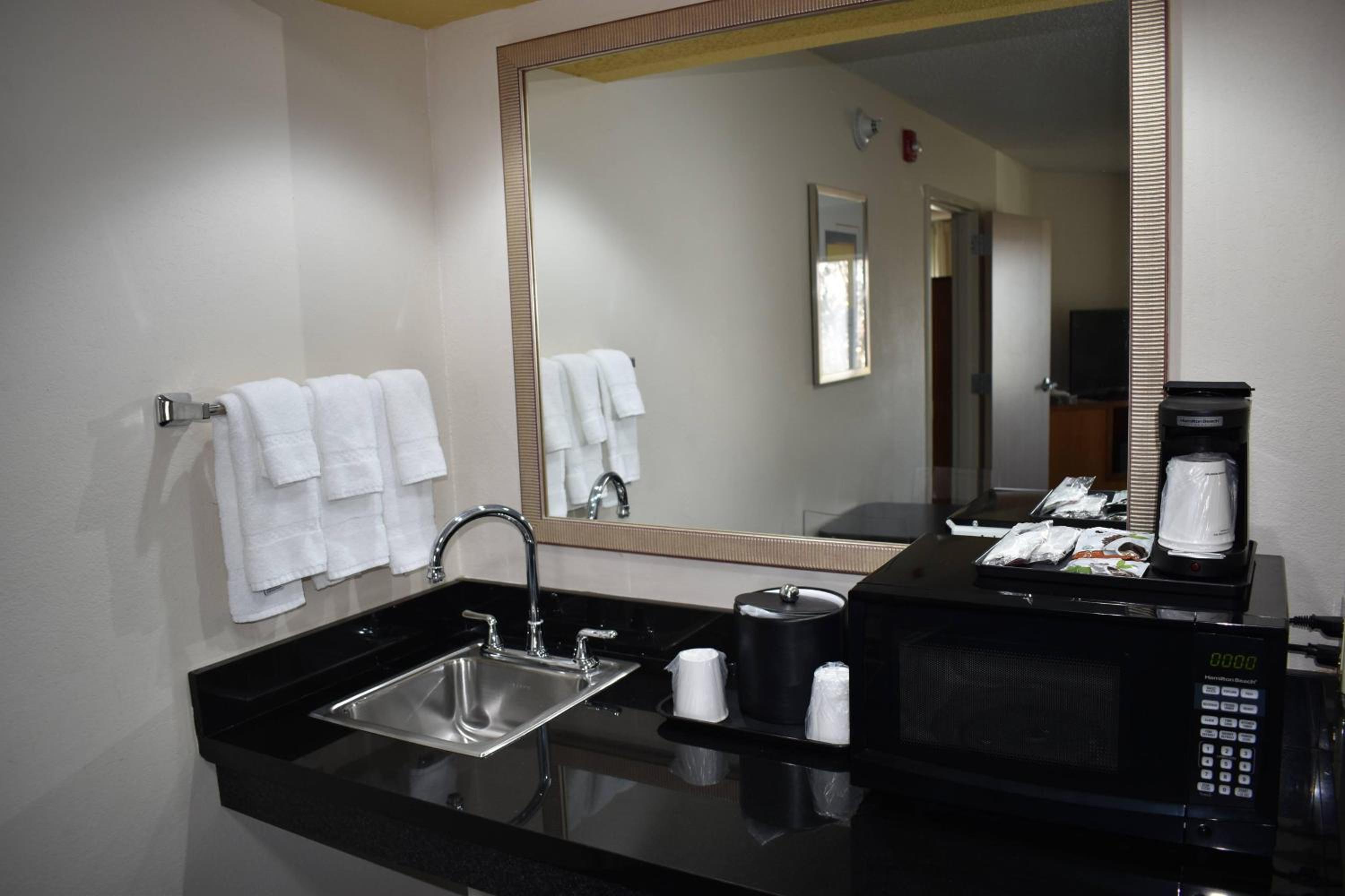 One-Bedroom Suite with Two King Beds and Sofa Bed - Photo 2