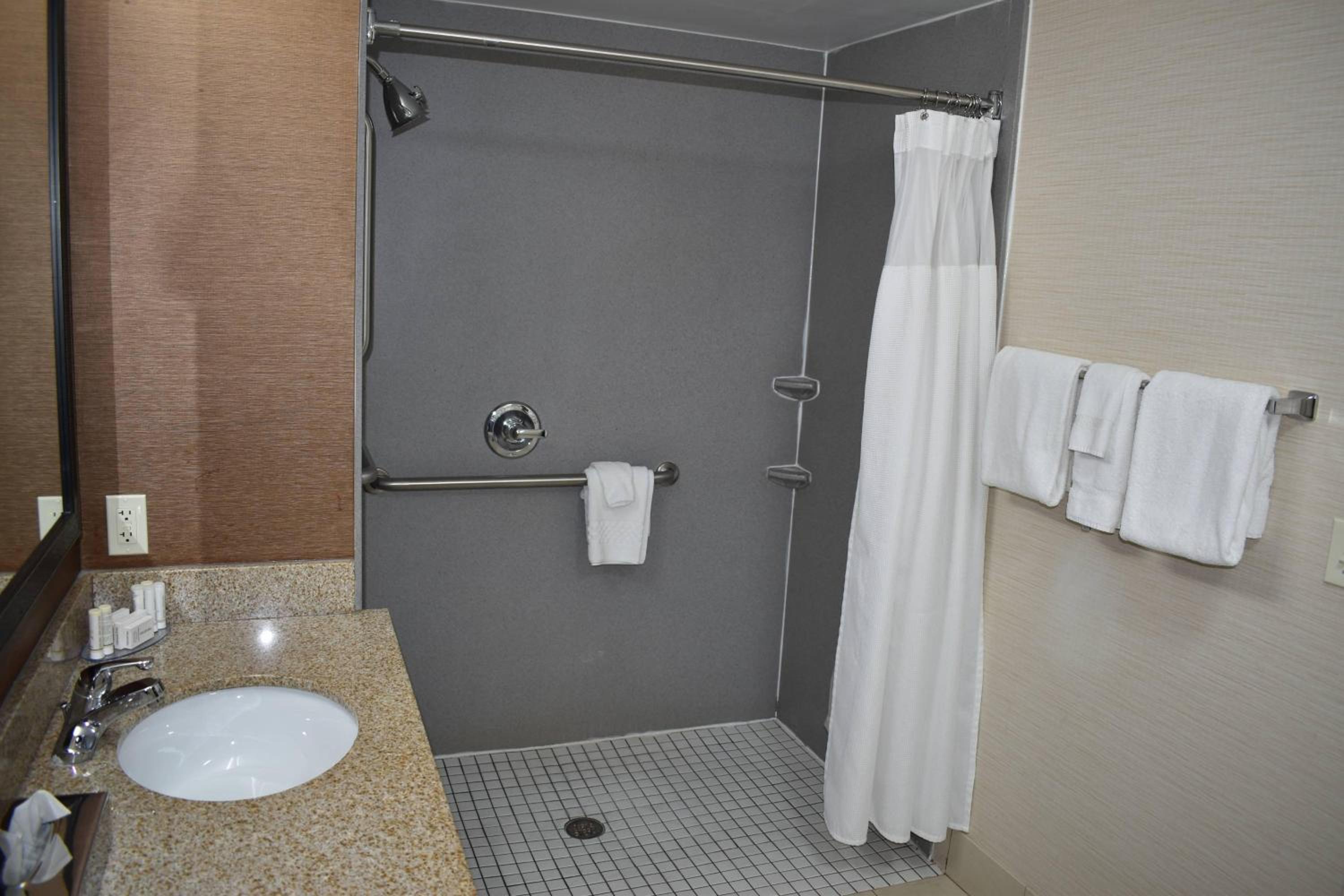 One-Bedroom Suite with Two King Beds and Sofa Bed - Photo 3
