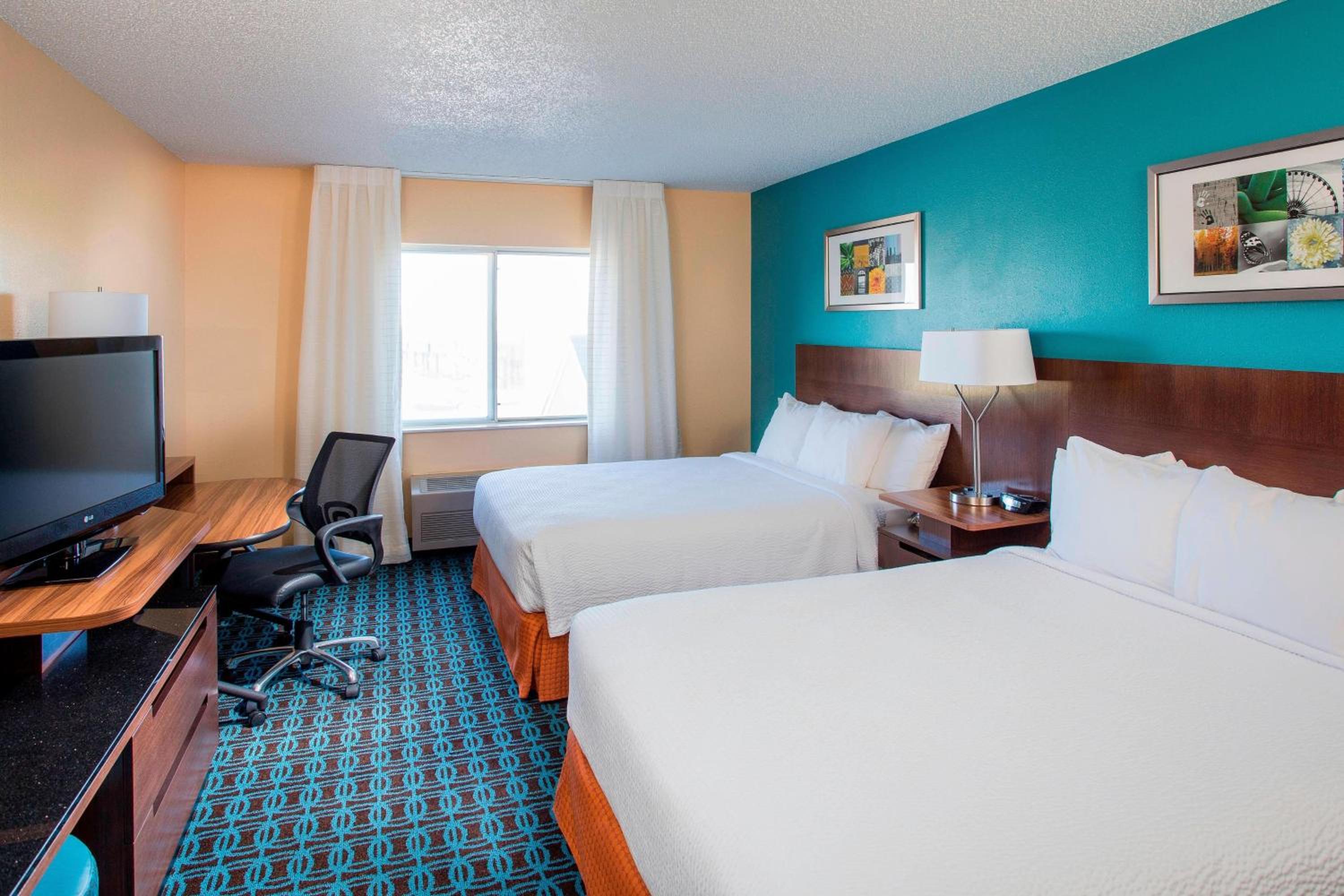 Queen Room with Two Queen Beds - Photo 1