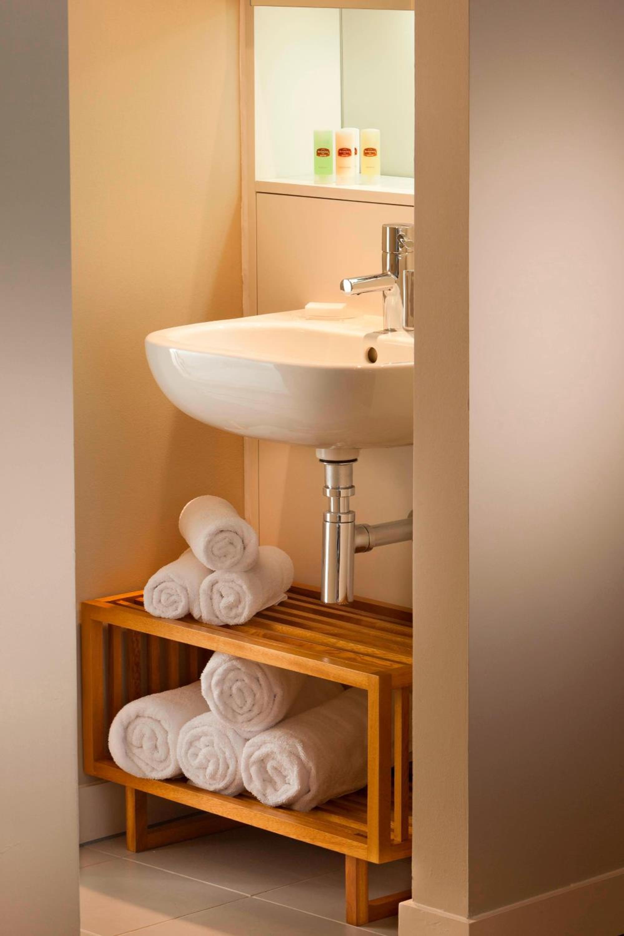 One-Bedroom Queen Suite
