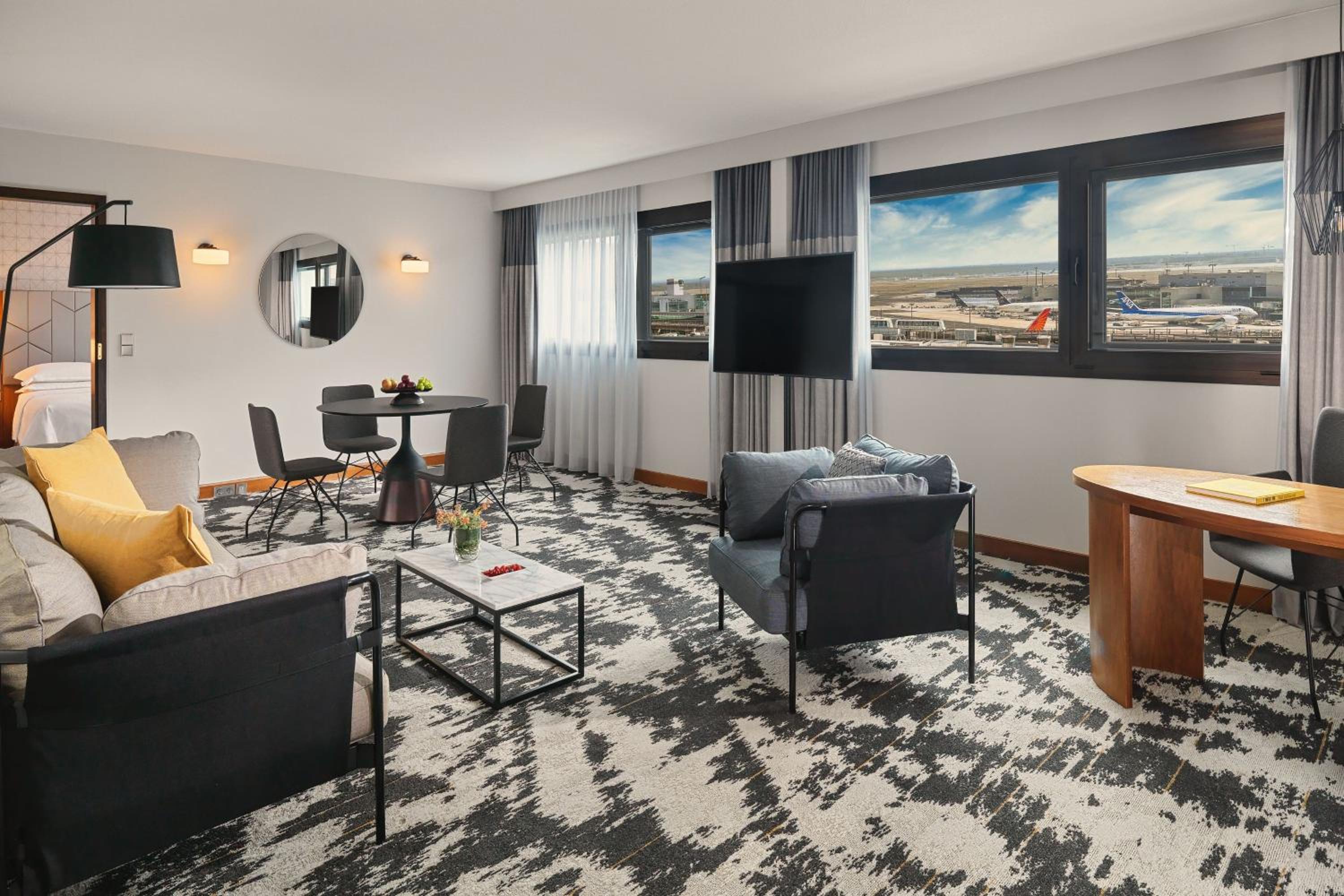 Sheraton Club Suite, Club lounge access, Suite, 1 King