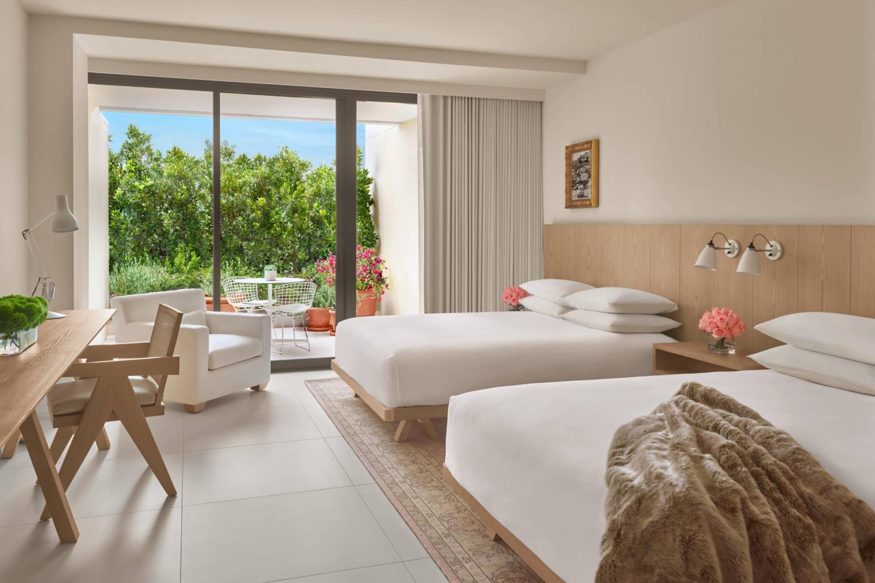 Deluxe Terrace, Guest room, 2 Queen, City view, Balcony