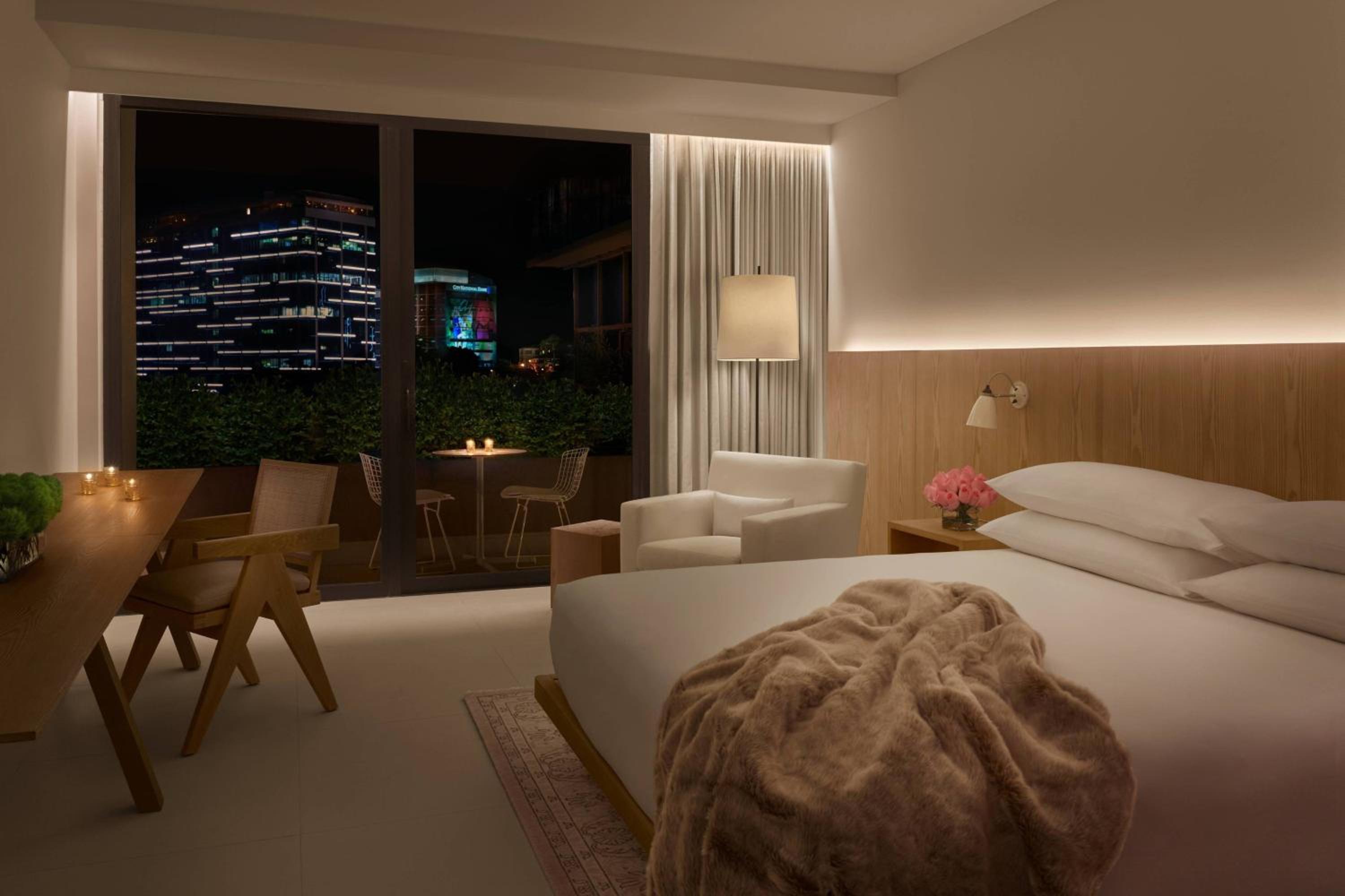 Deluxe King Room with One King Bed and Terrace (Non Smoking) (Accessible)