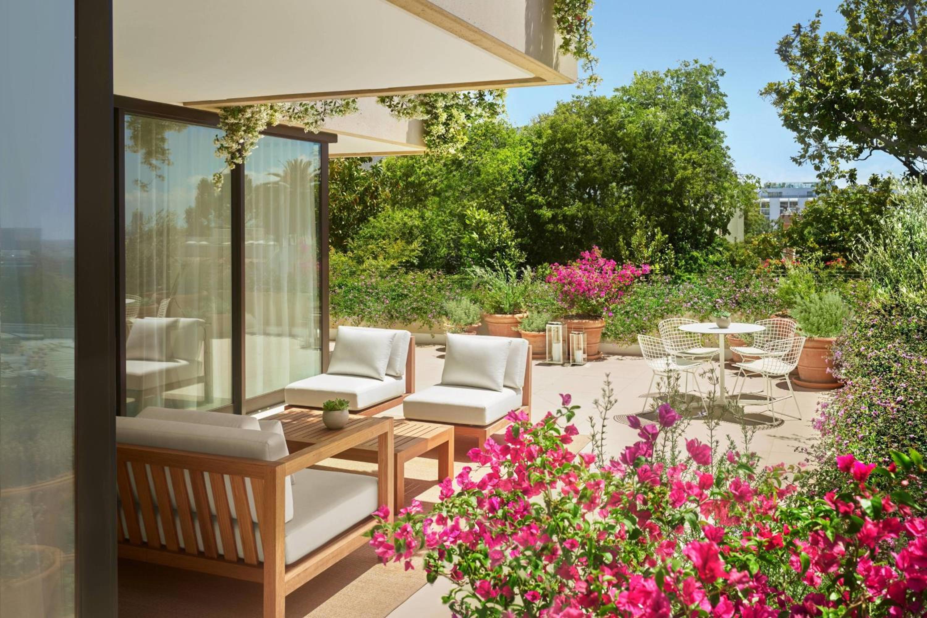 Premier Villa Suite, Suite, King thumbnail 6