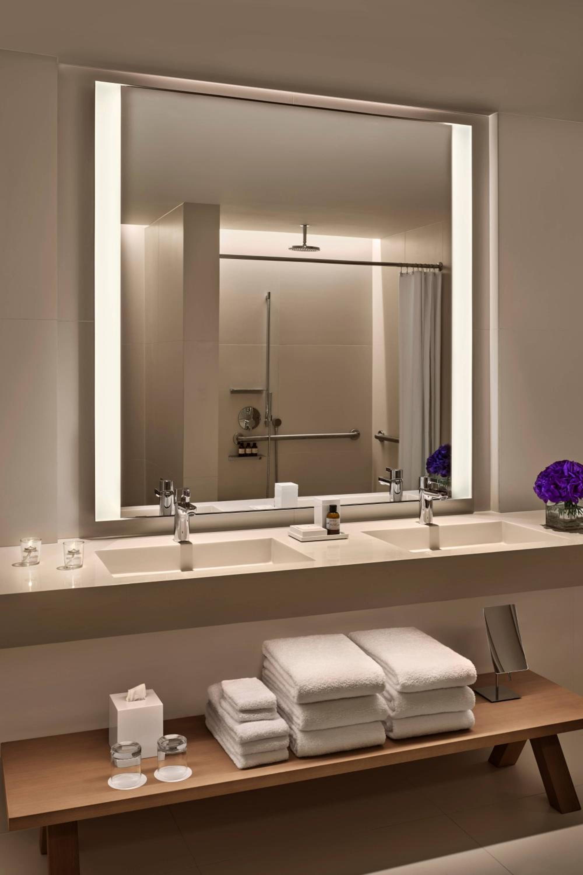 Superior Suite, 1 Bedroom Suite, 1 King, City view