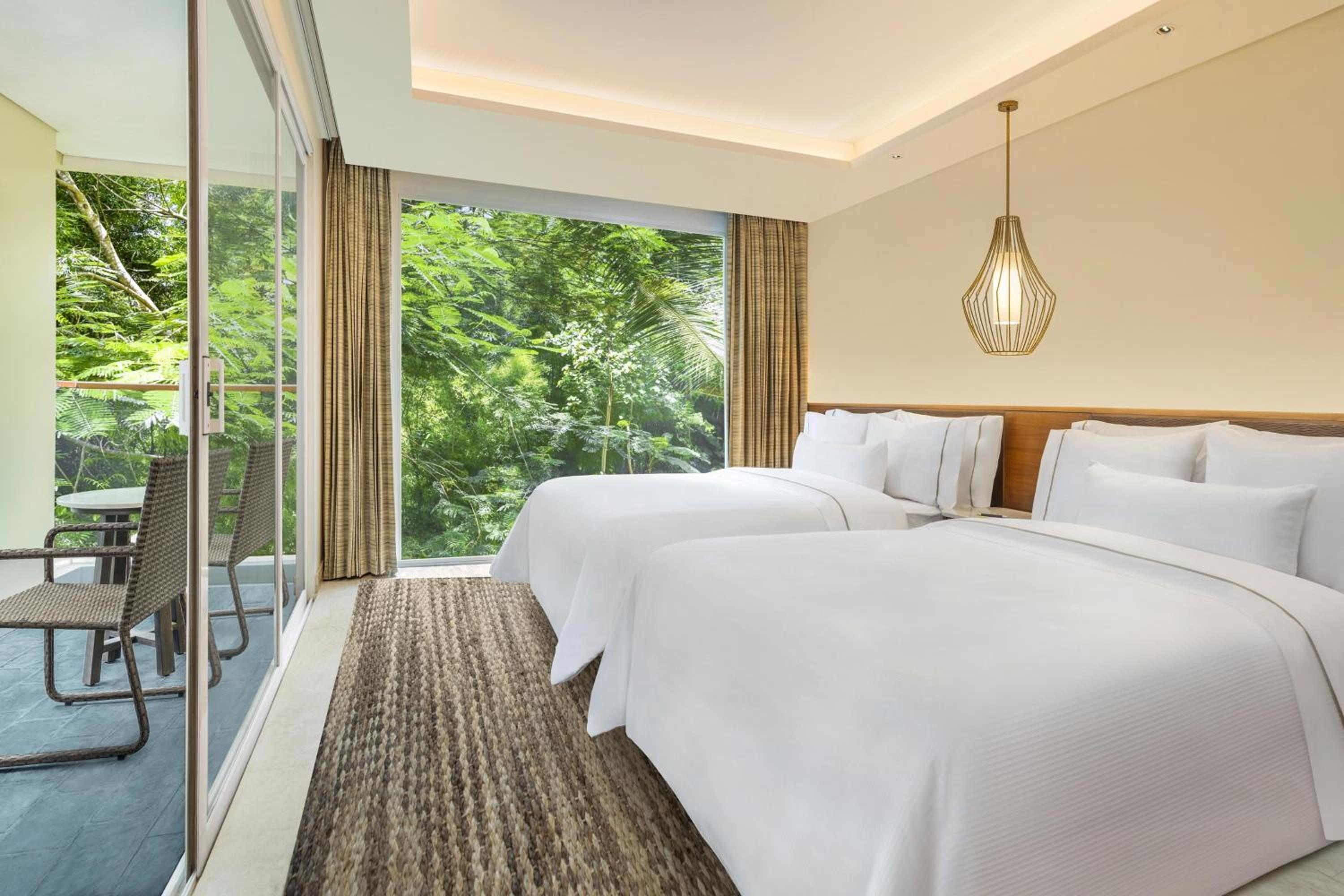Junior Suite, 2 Twin Beds, Garden View, and Balcony with FREE Access to the Farm, FREE Family Activities, Daily Yoga, Daily Aquacise, and 24-Hour Access to the Westin WORKOUT®️ Fitness Studio. photo 1
