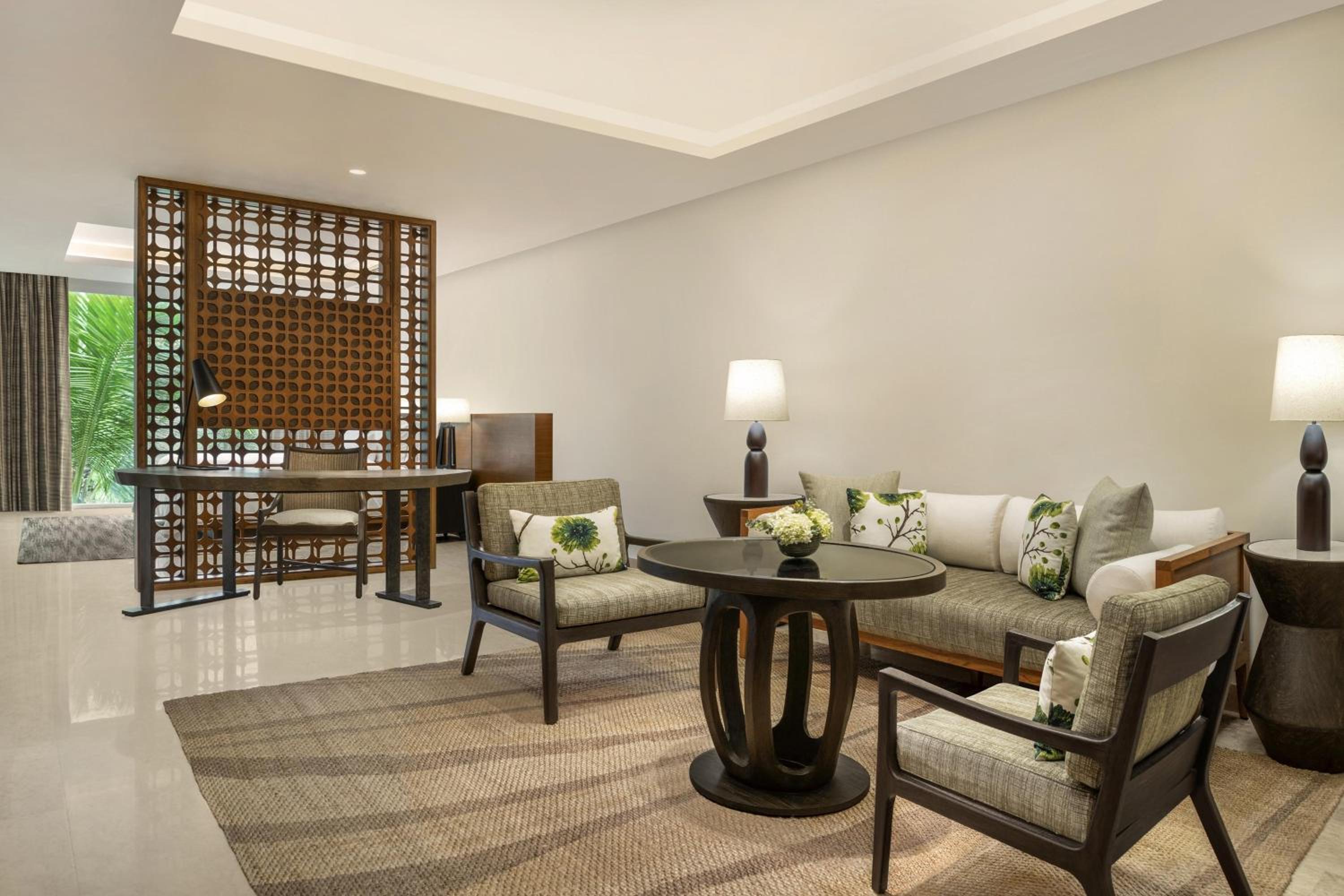 Junior Suite, 1 King Bed, Garden View, and Balcony with FREE Access to the Farm, FREE Family Activities, Daily Yoga, Daily Aquacise, and 24-Hour Access to the Westin WORKOUT®️ Fitness Studio. photo 3