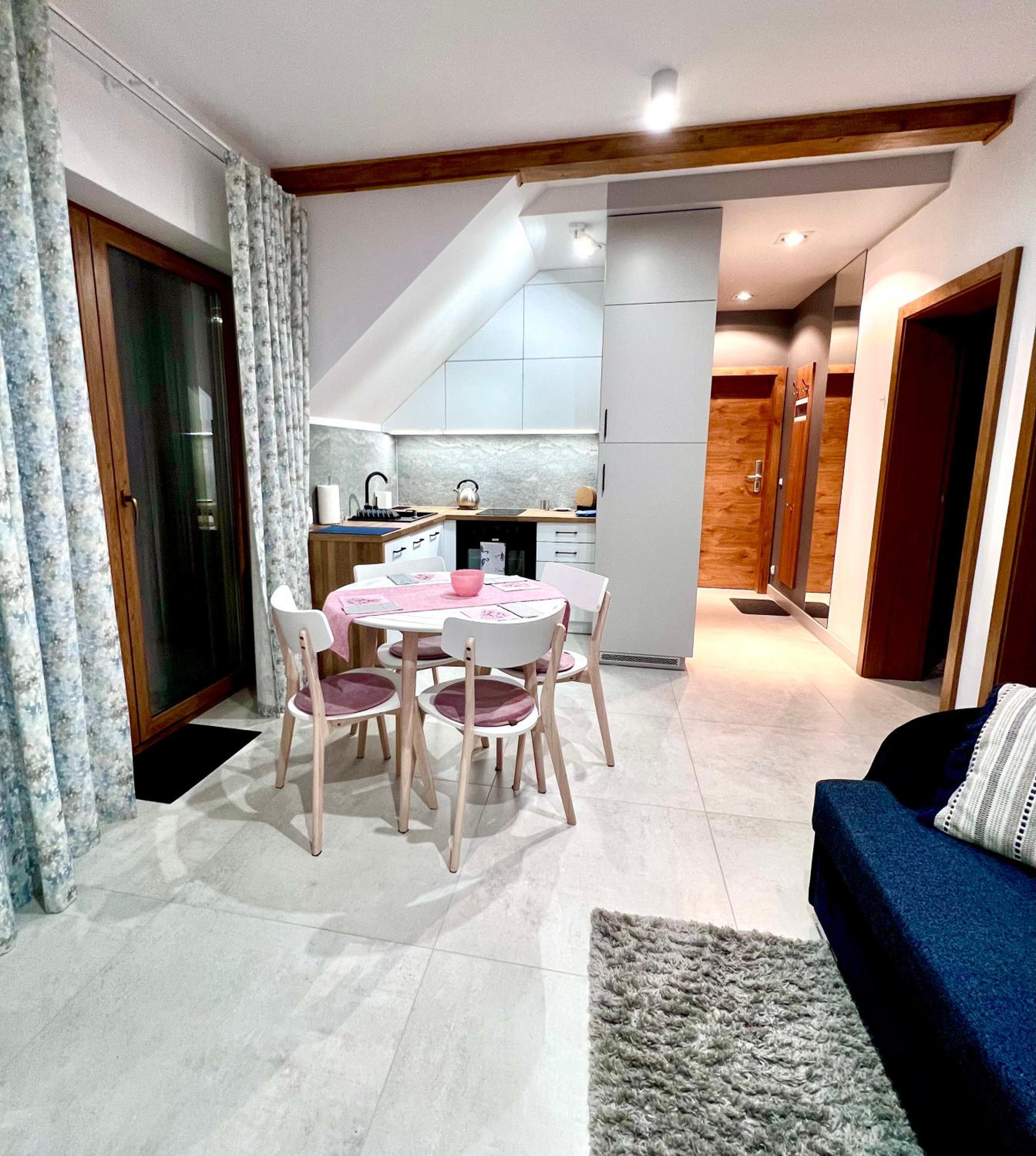 Apartment with Balcony photo 2