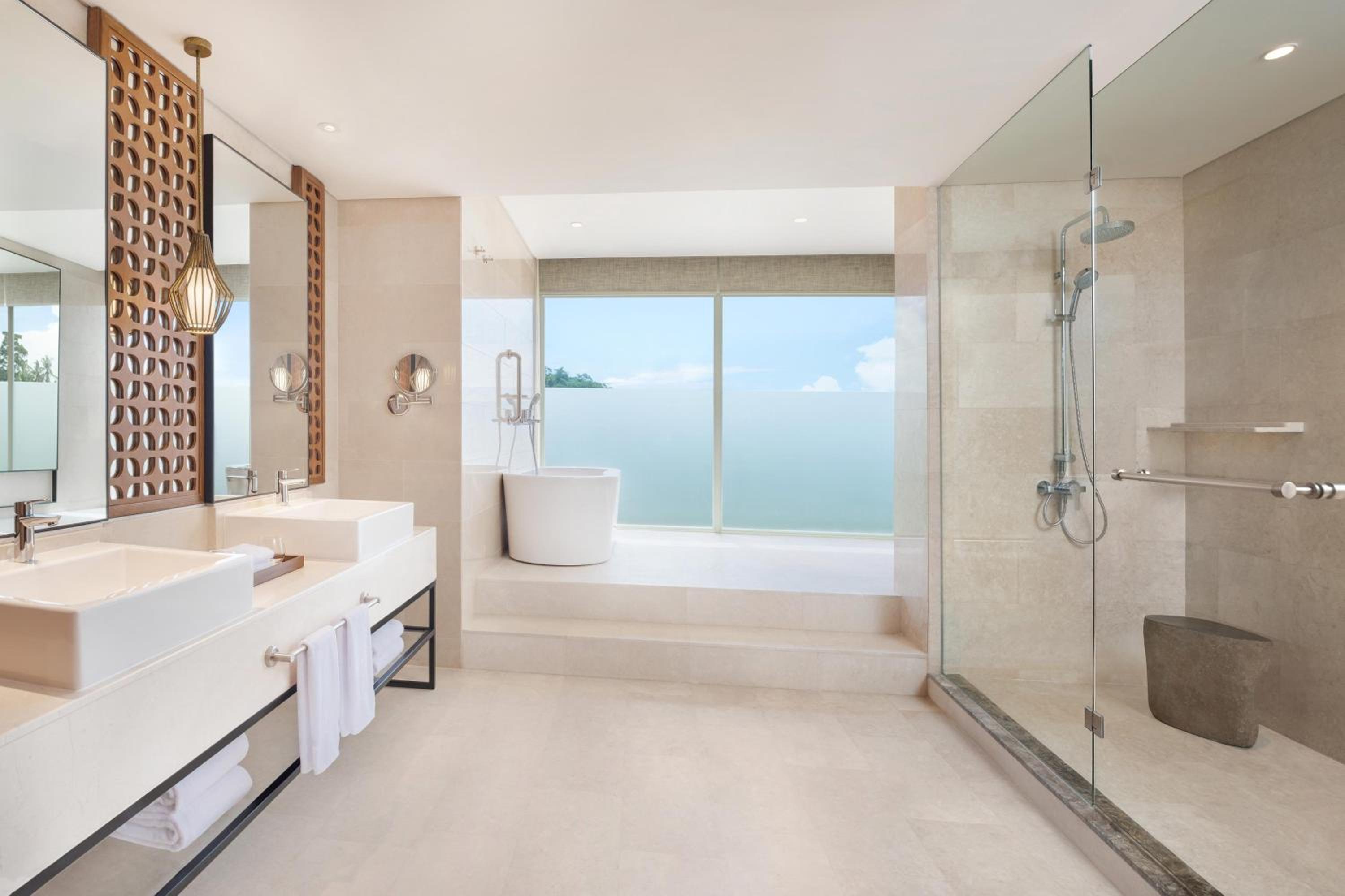 Executive Suite, 1 King Bed, Garden View, and Balcony with FREE Access to the Farm, FREE Family Activities, Daily Yoga, Daily Aquacise, and 24-Hour Access to the Westin WORKOUT®️ Fitness Studio. photo 2