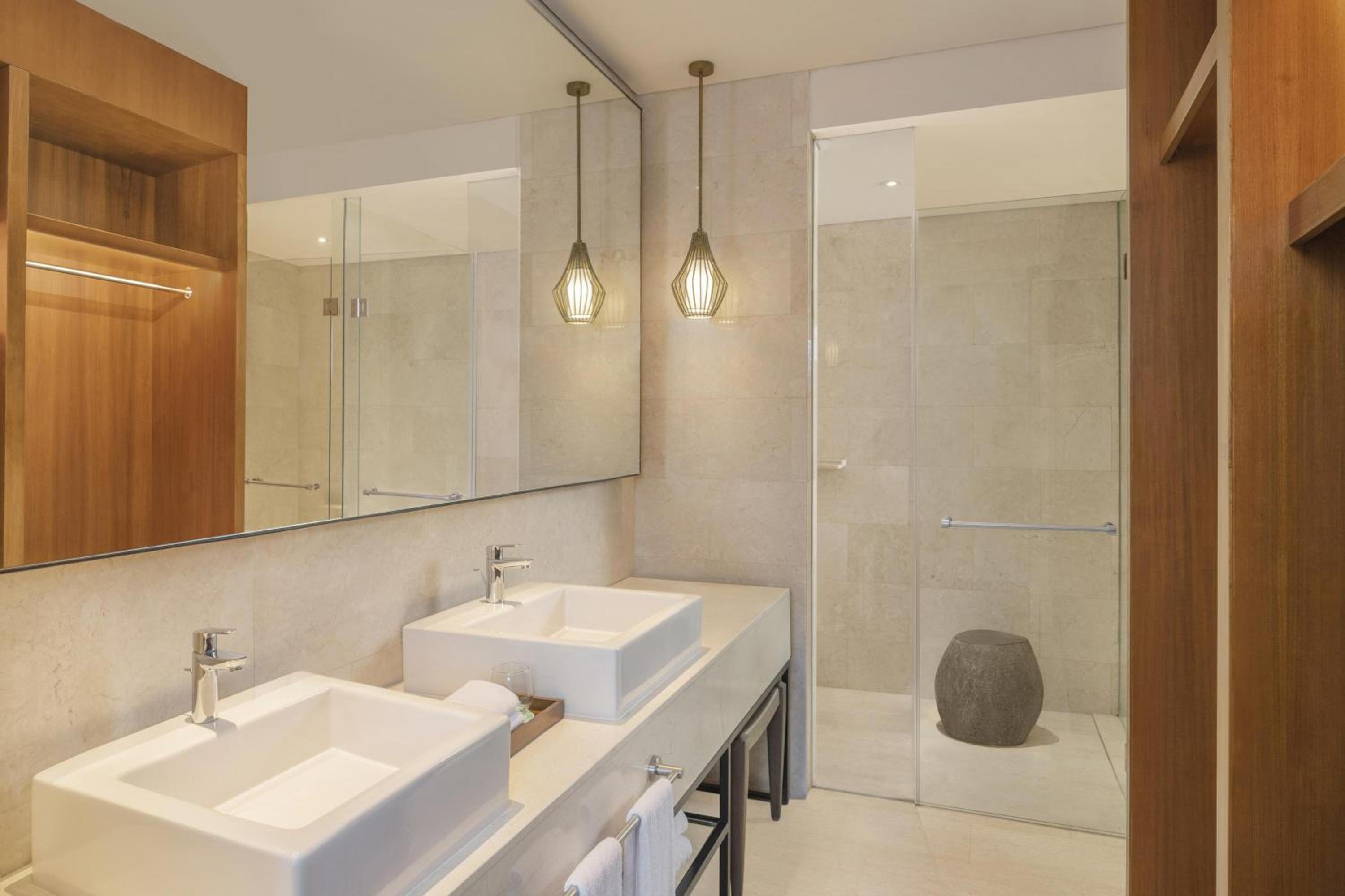 Family Suite, 2 Bedroom Suite, Garden View, and Balcony with FREE Access to the Farm, FREE Family Activities, Daily Yoga, Daily Aquacise, and 24-Hour Access to the Westin WORKOUT®️ Fitness Studio. photo 2