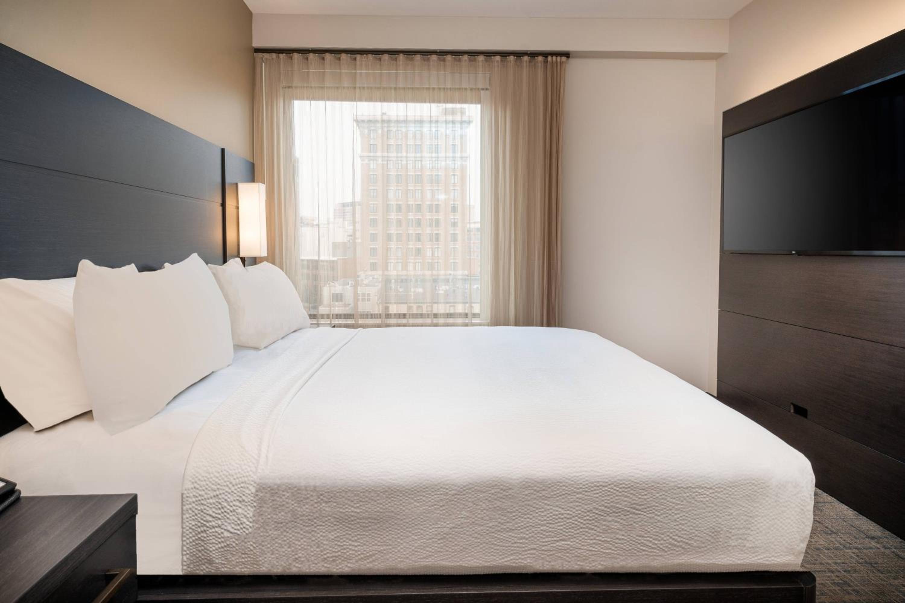 One-Bedroom King Suite with Sofa Bed - Photo 4